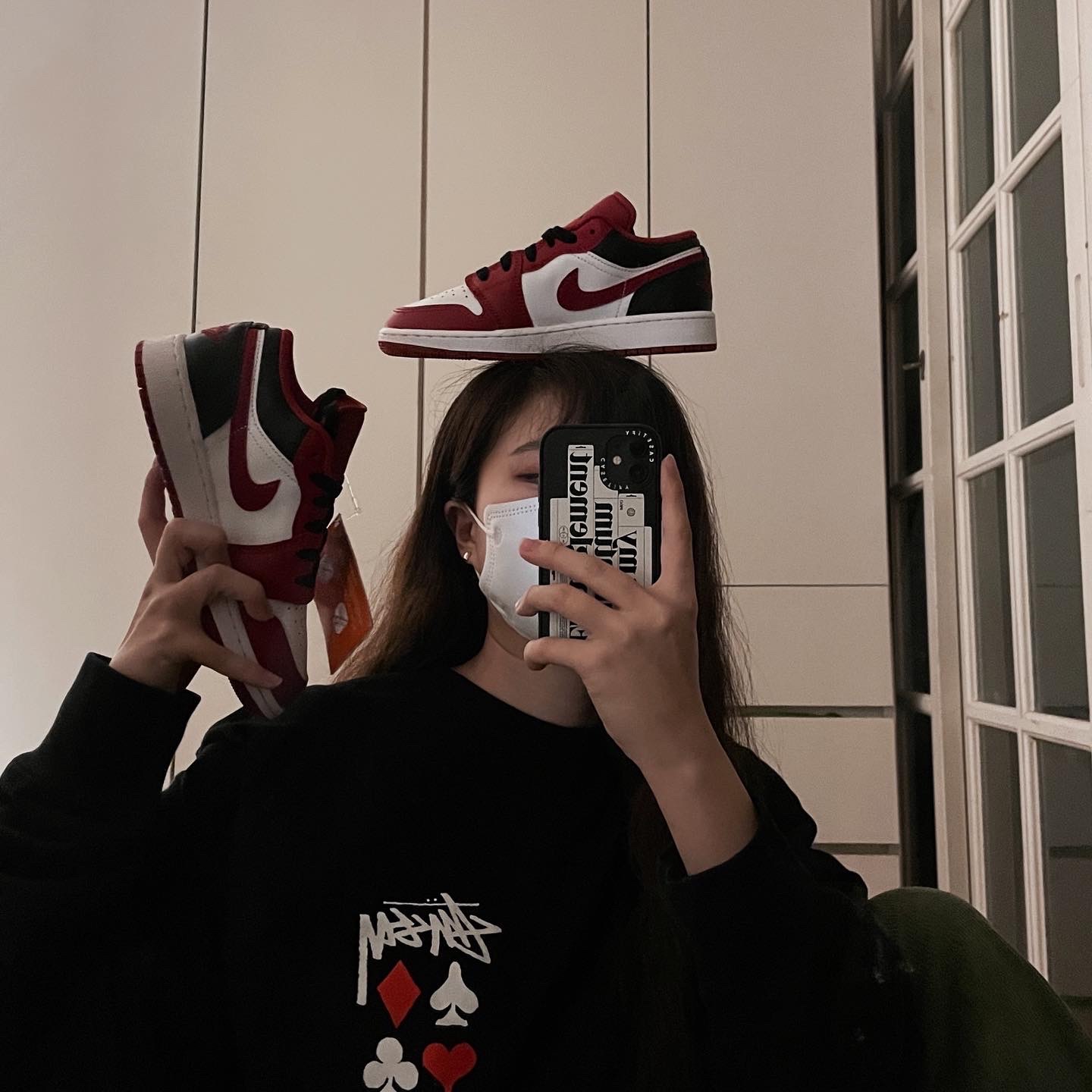 (GS) Jordan 1 Low White Gym Red Black 착용 스타일 - 1