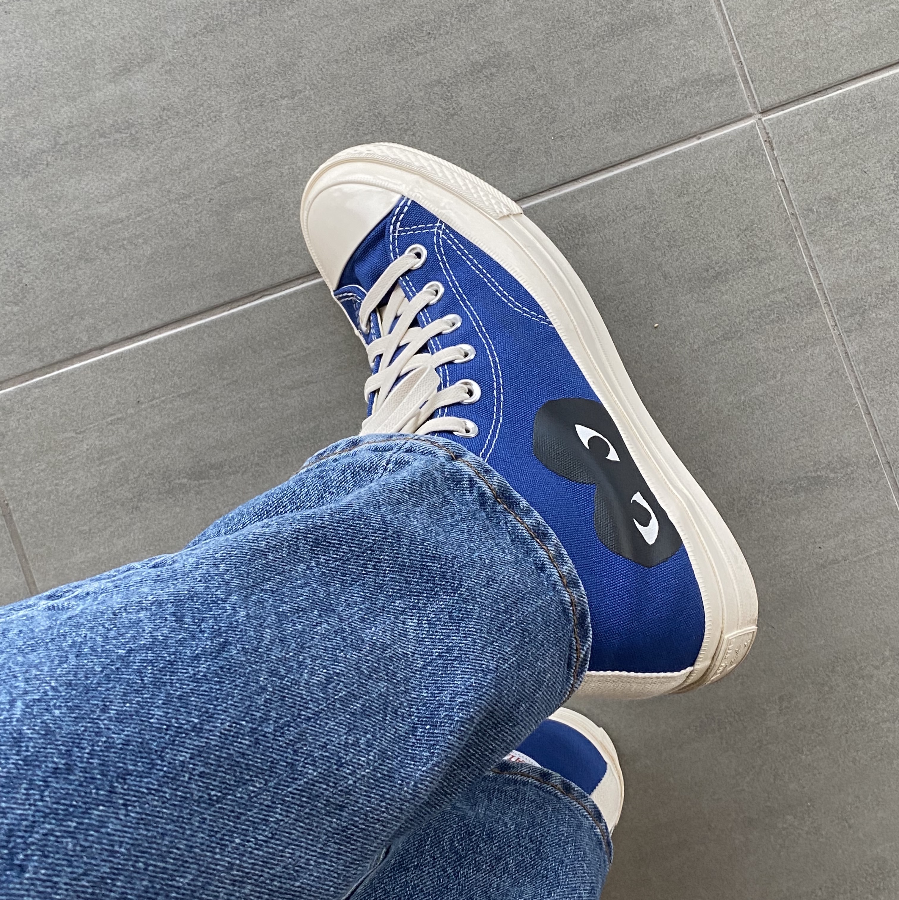 Converse x Play Comme des Garcons Chuck 70 Hi Blue Quartz 착용 스타일