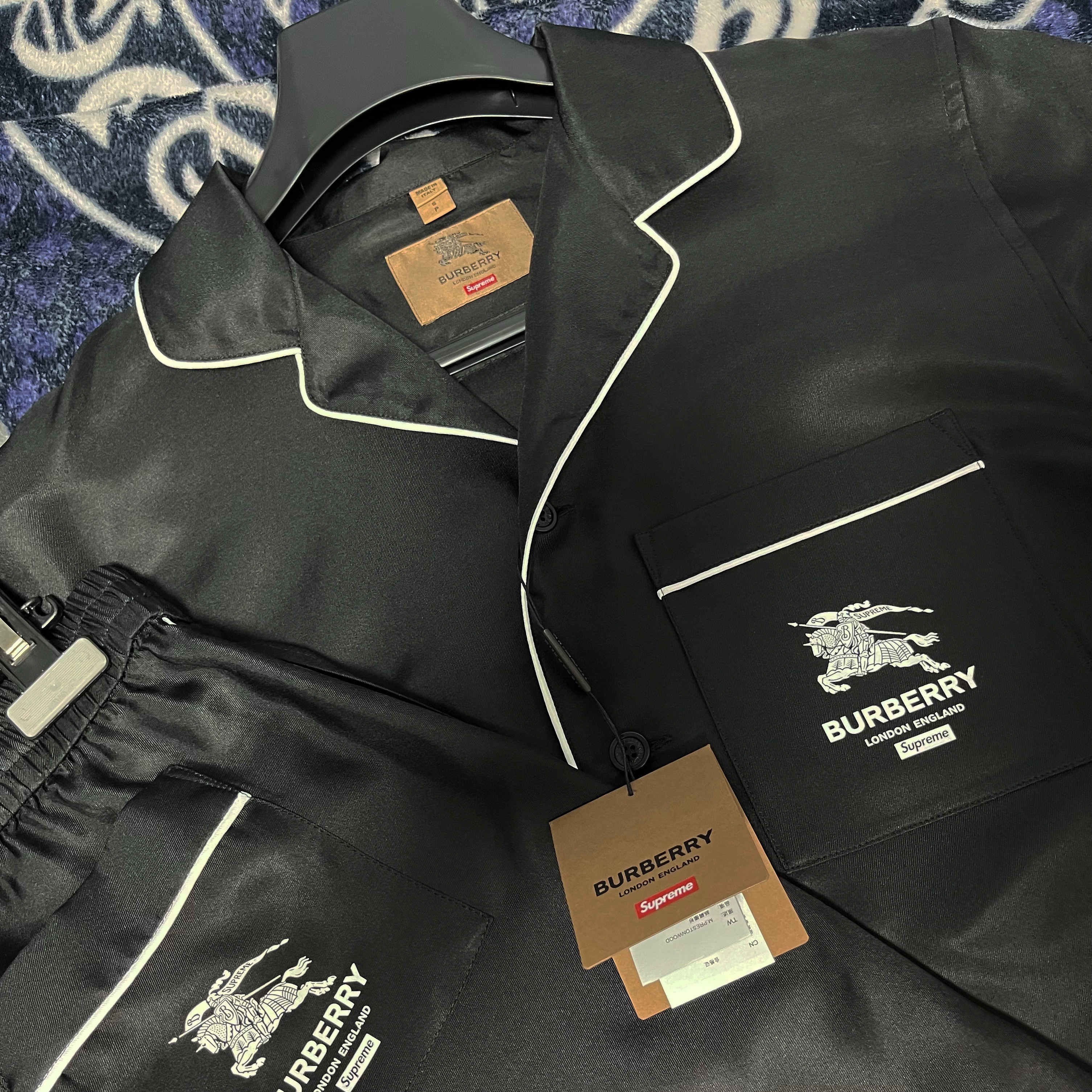 Supreme x Burberry Silk S/S Pajama Shirt Black - 22SS, Supreme x Burberry Silk Pajama Shorts Black - 22SS 착용 스타일