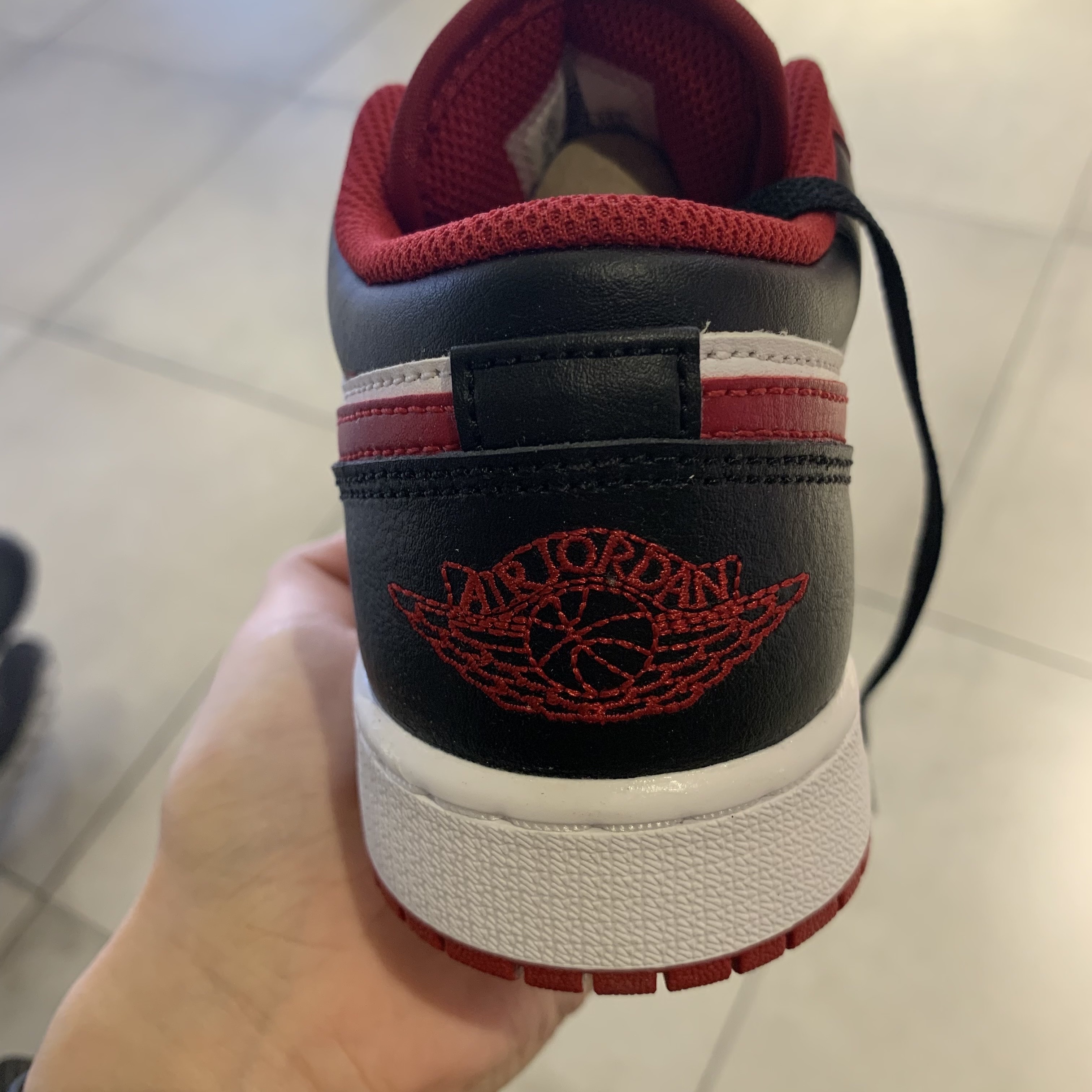 (GS) Jordan 1 Low White Gym Red Black 착용 스타일 - 2