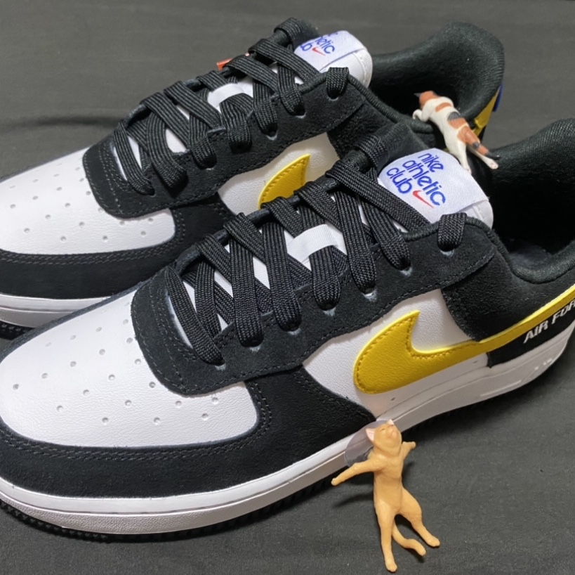 Nike Air Force 1 '07 LV8 Athletic Club Black Dark Sulfur 착용 스타일 - 1