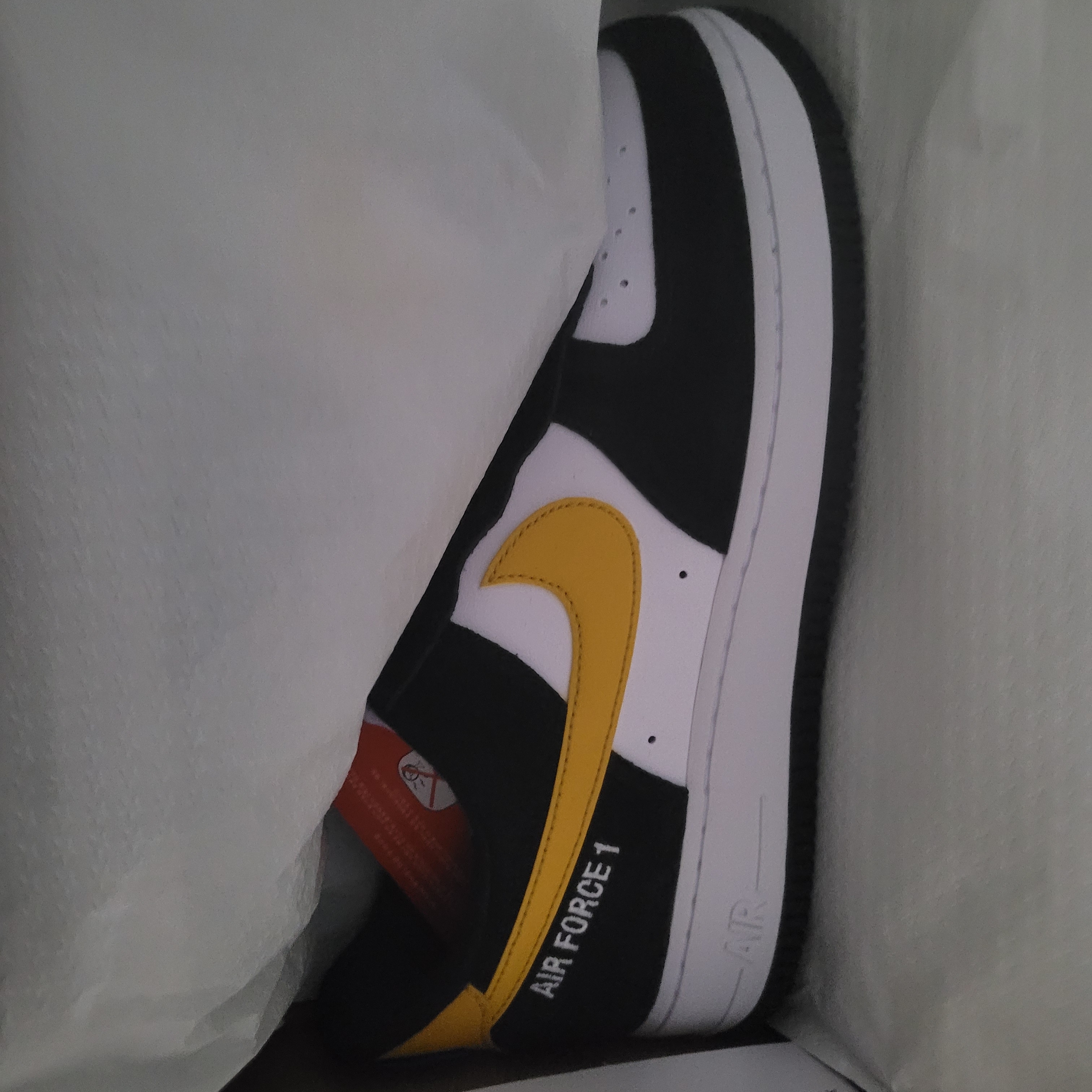 Nike Air Force 1 '07 LV8 Athletic Club Black Dark Sulfur 착용 스타일