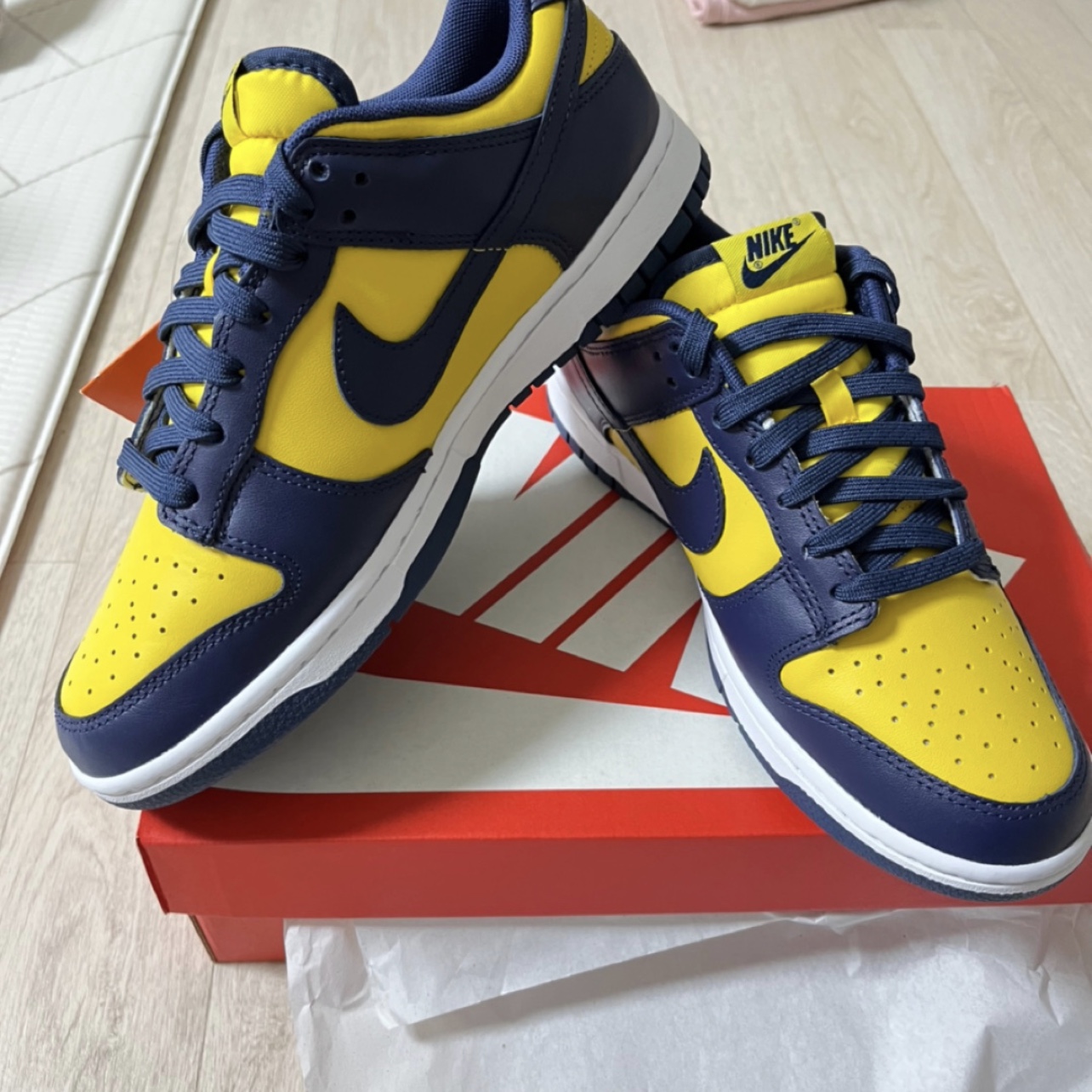Nike Dunk Low Retro Varsity Maize 착용 스타일