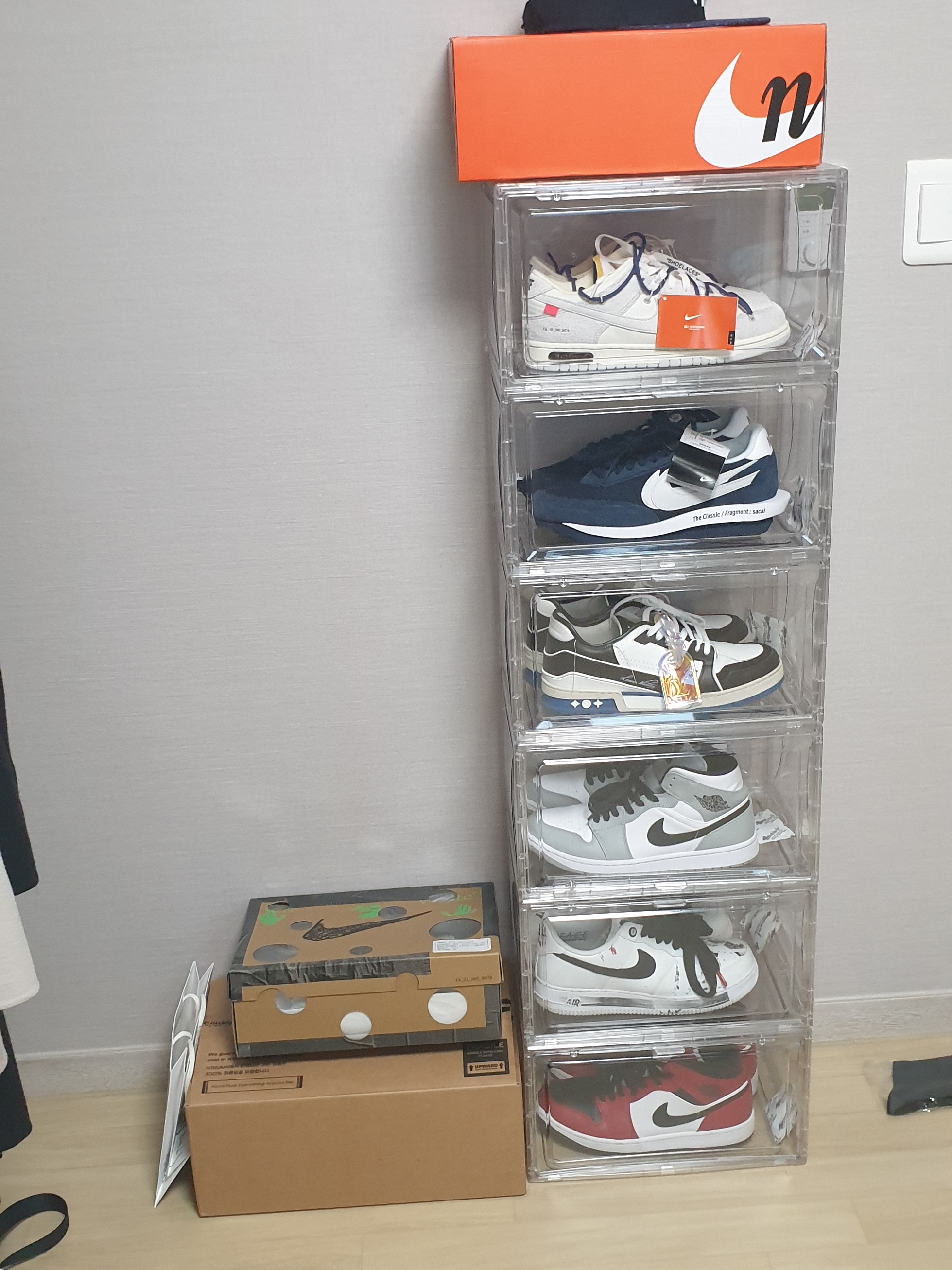 Louis Vuitton LV Trainer Sneakers White Black, Nike x Sacai x Fragment LDWaffle Blackened Blue 착용 스타일