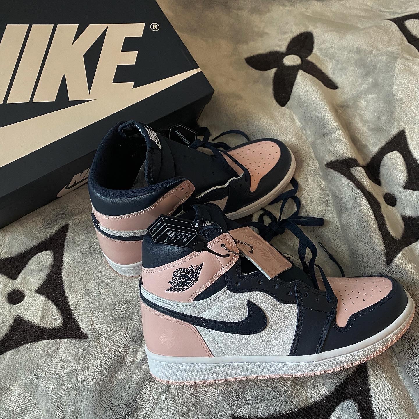 (W) Jordan 1 Retro High OG Atmosphere 착용 스타일