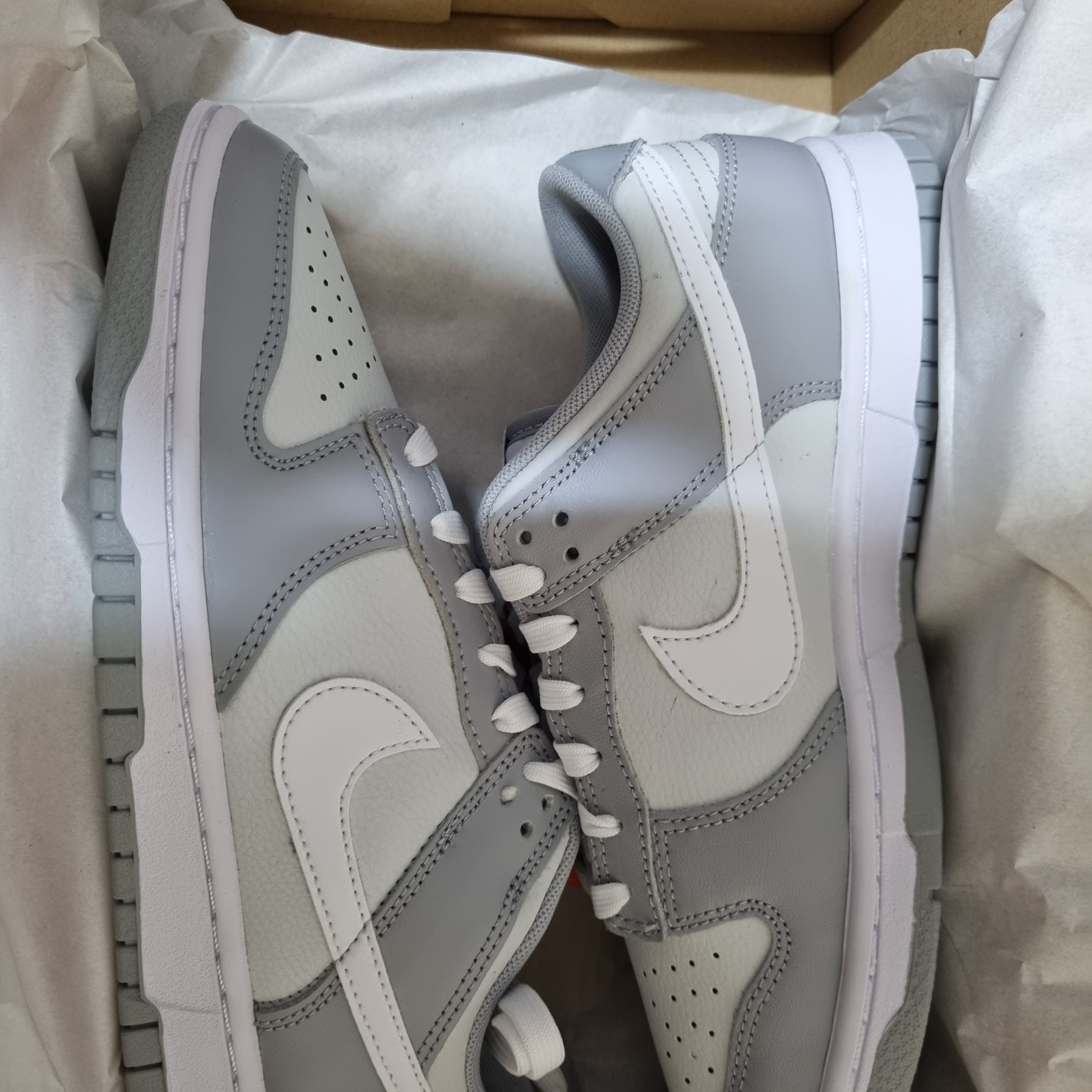 Nike Dunk Low Retro Wolf Grey 착용 스타일 - 2