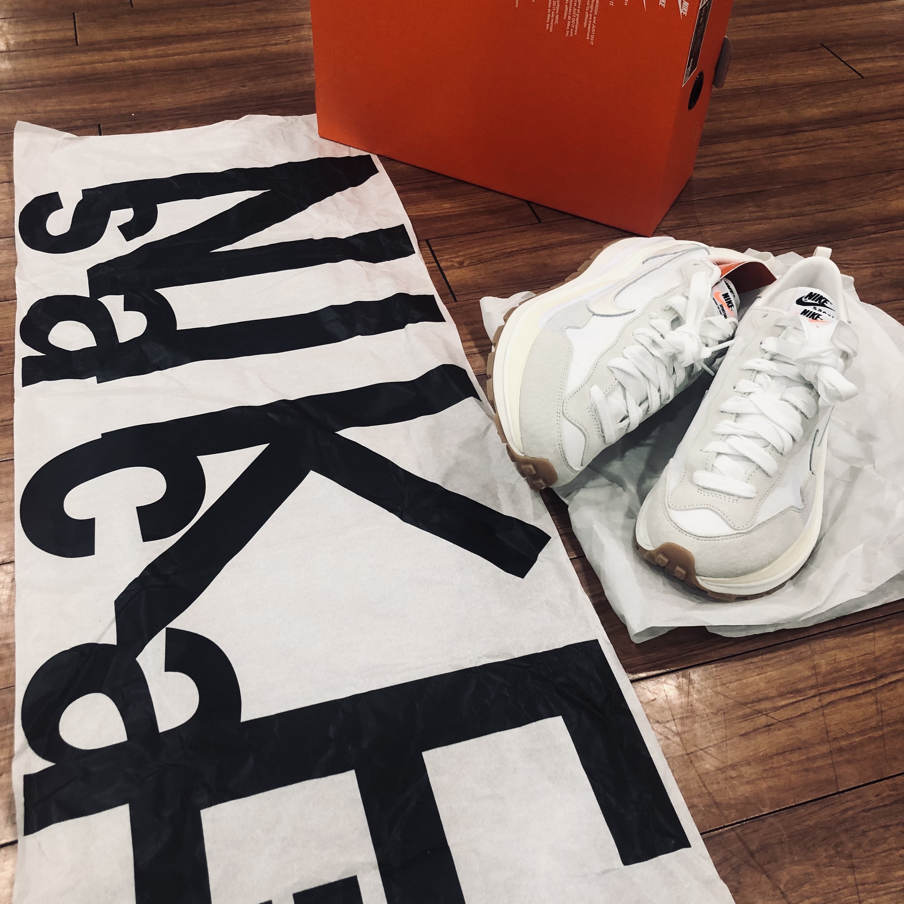 Nike x Sacai VaporWaffle White and Gum 착용 스타일 - 3