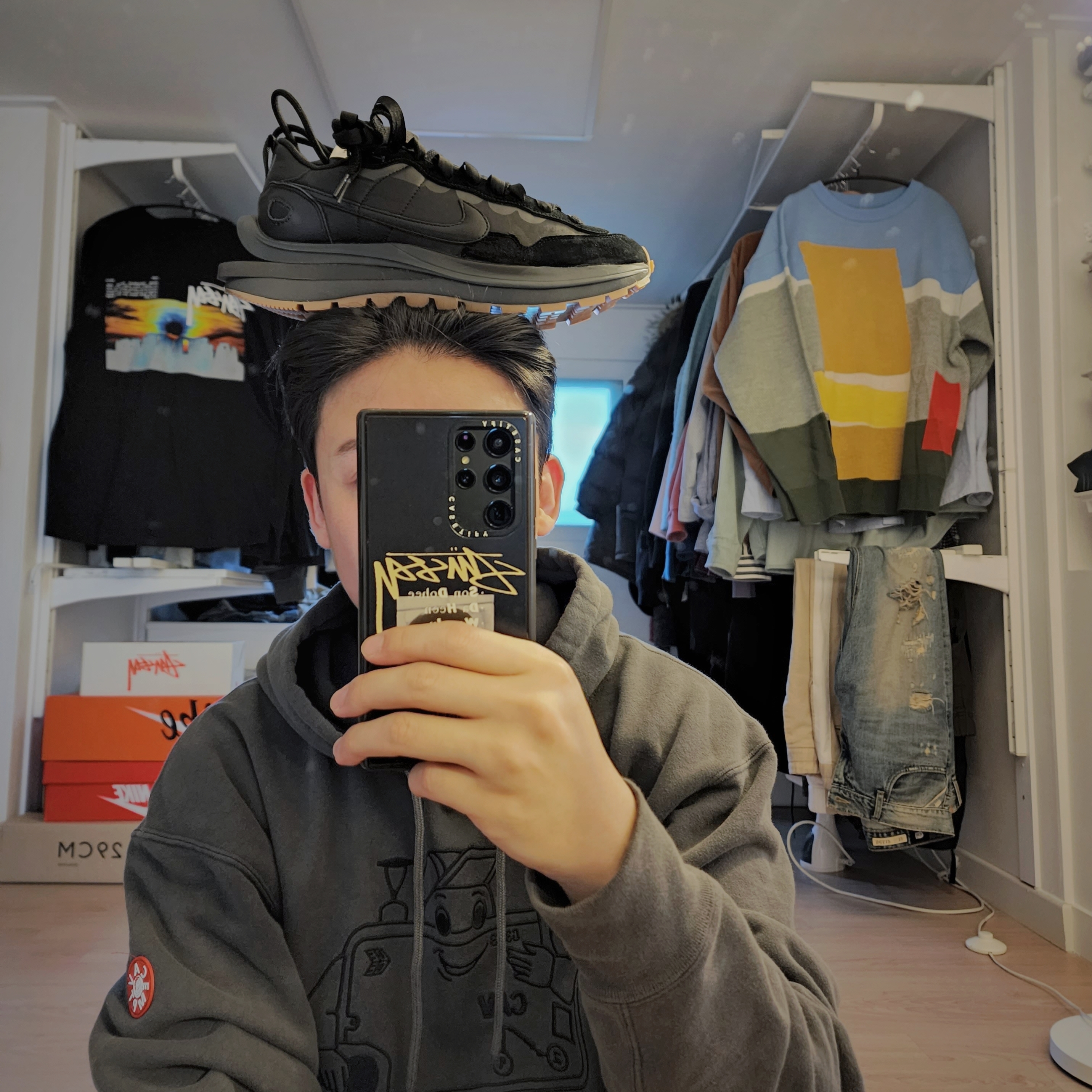 Nike x Sacai VaporWaffle Black and Gum 착용 스타일 - 1