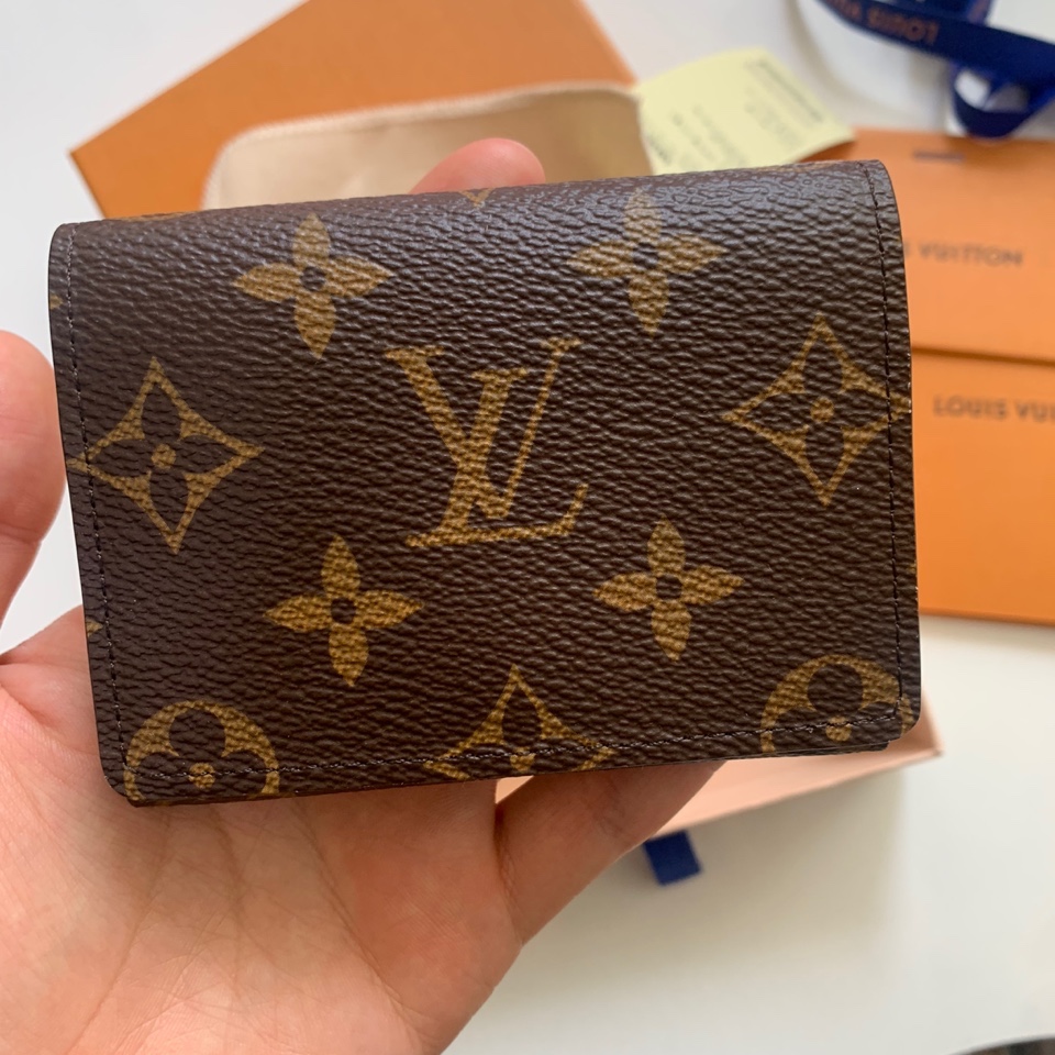 Louis Vuitton Envelope Business Card Holder Monogram 착용 스타일