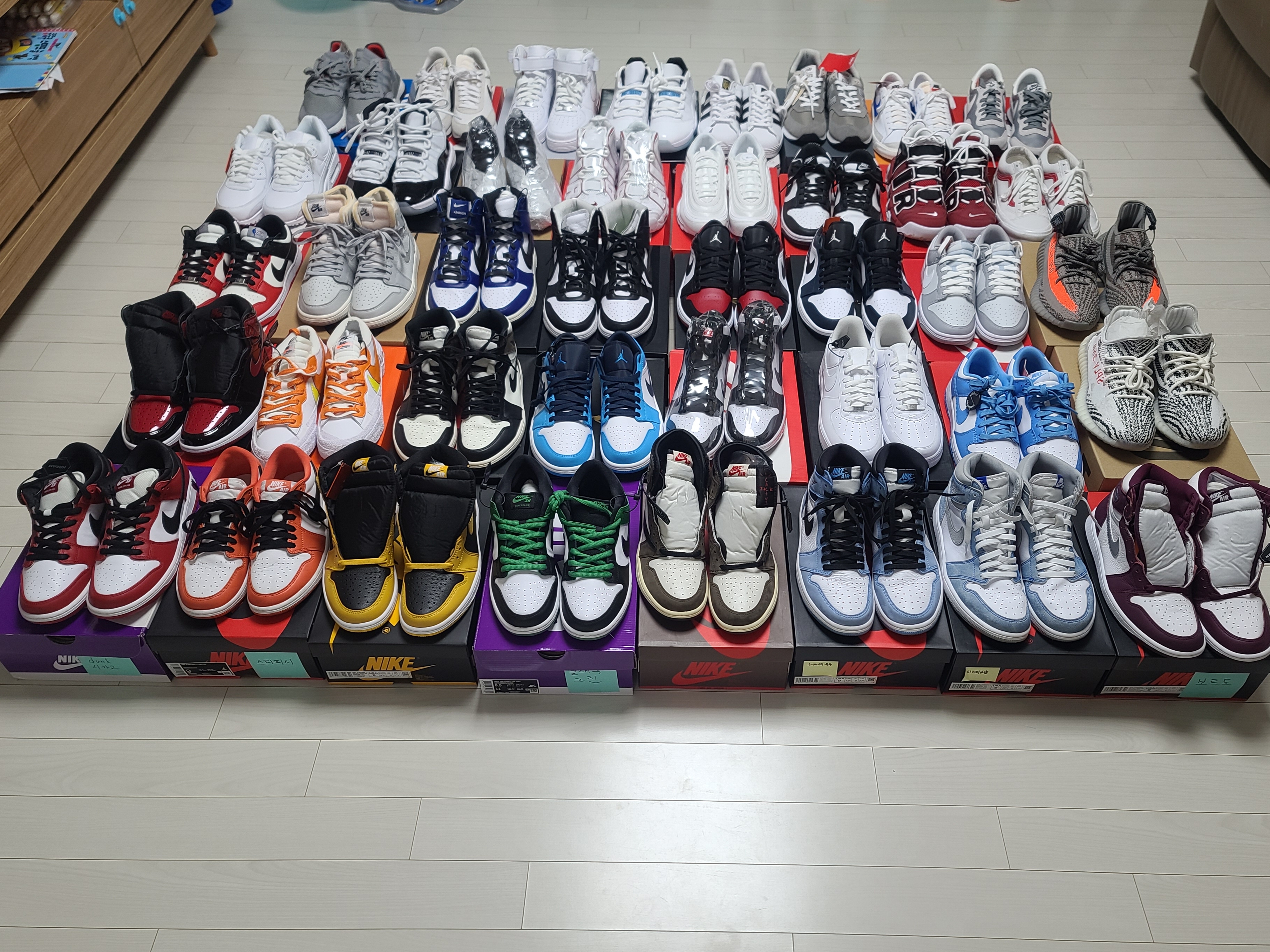 Jordan 1 Retro High OG Black Mocha, Jordan 1 x Travis Scott Retro High OG SP Mocha 착용 스타일 - 1