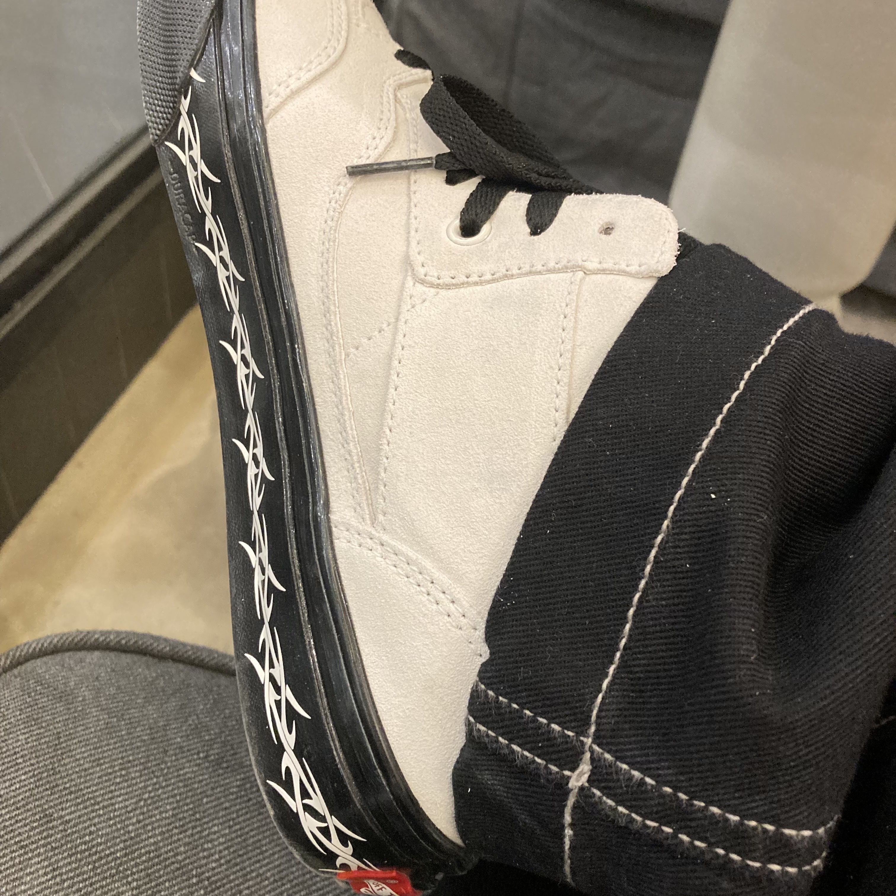 Vans x Supreme Skate Half Cab Tribal Cream 착용 스타일 - 3
