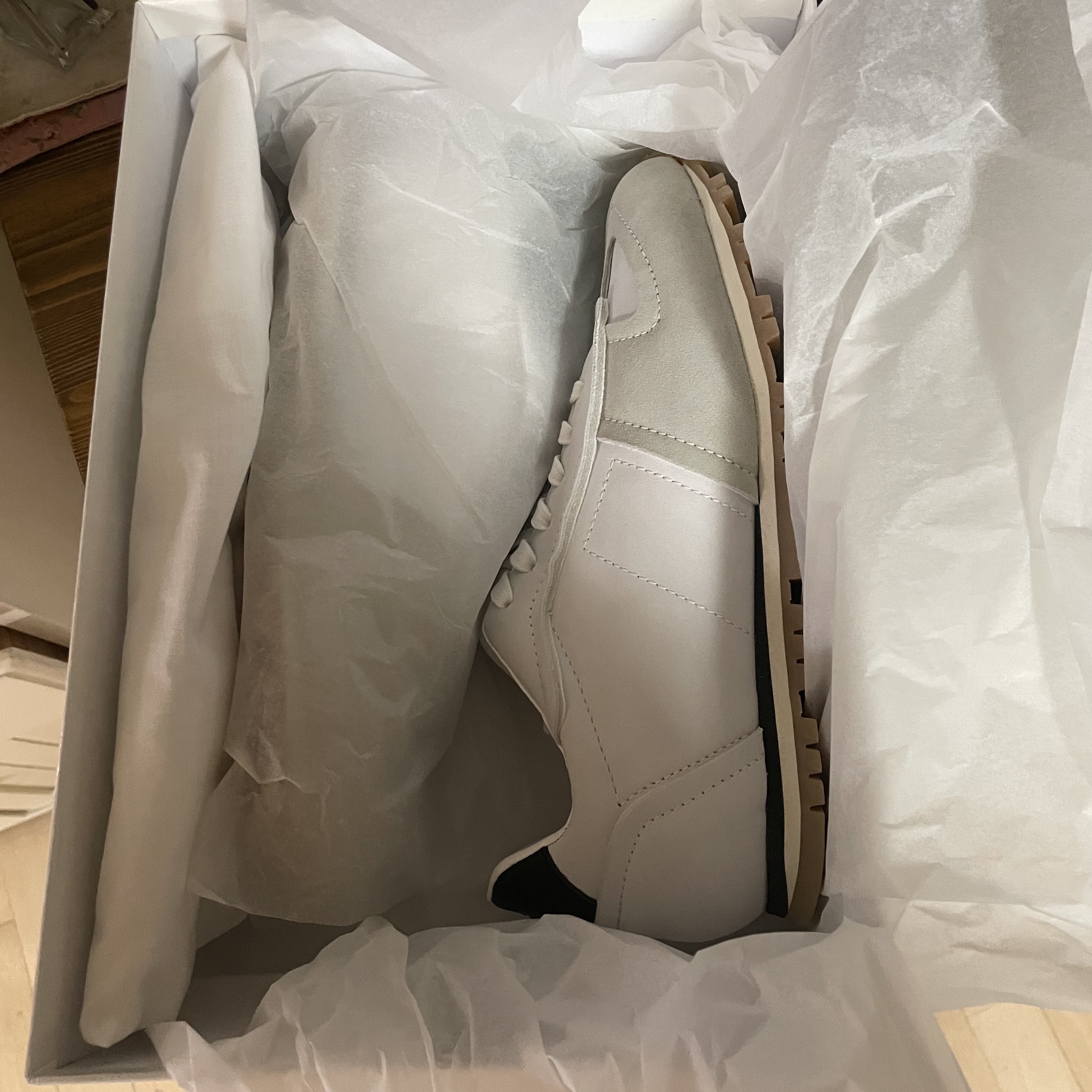 Maison Margiela Replica Runners White 착용 스타일 - 3