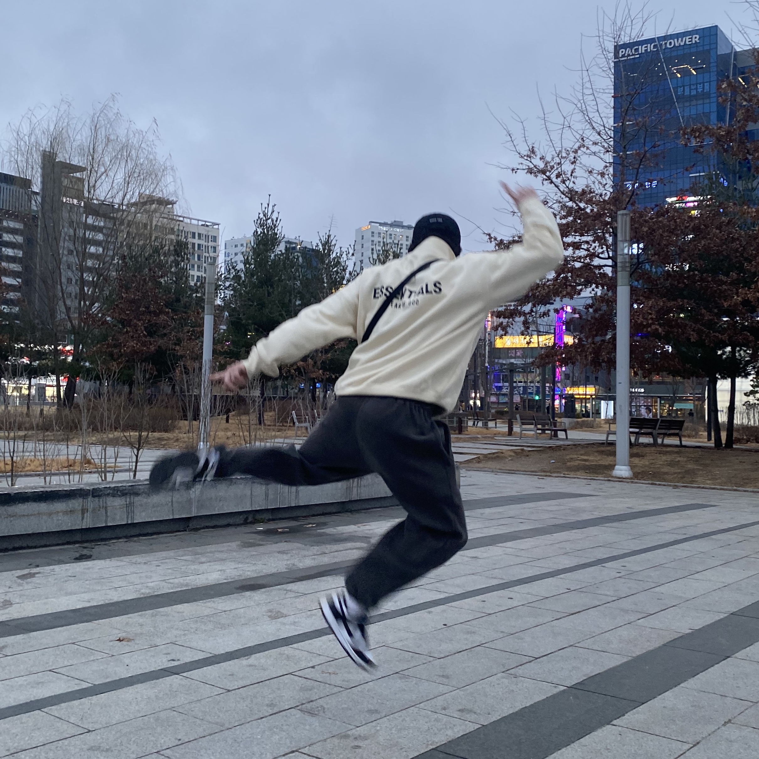 Essentials Mockneck Half-Zip Cream - 21SS, Nike Dunk Low Retro Black 착용 스타일 - 2