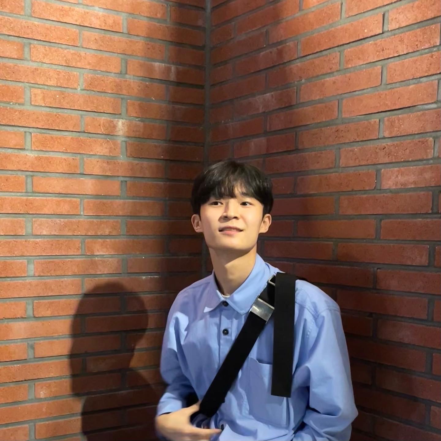 Zara x Ader Error Oversized Shirt Sky Blue 착용 스타일 - 1