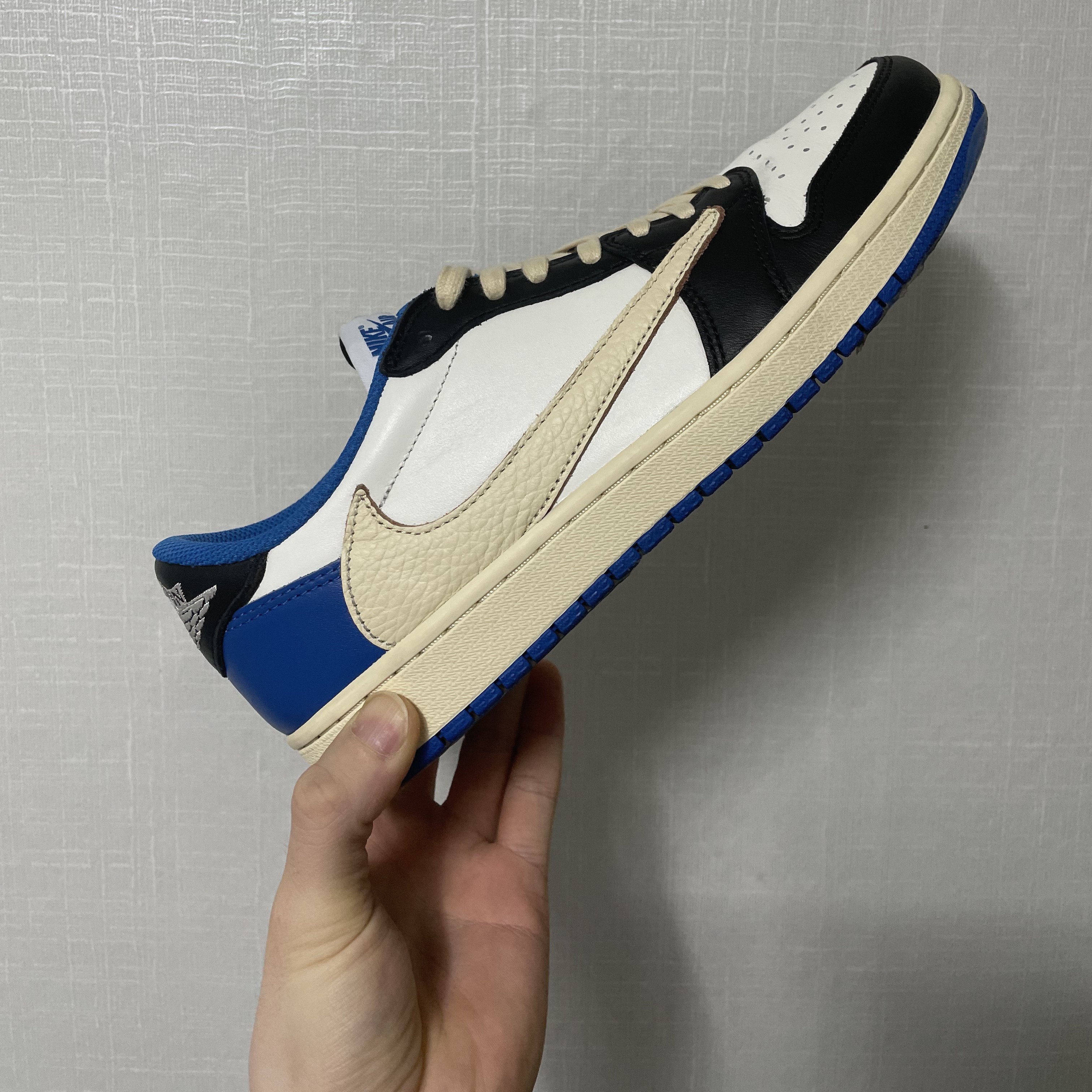 Jordan 1 x Travis Scott x Fragment Retro Low OG SP Military Blue 착용 스타일