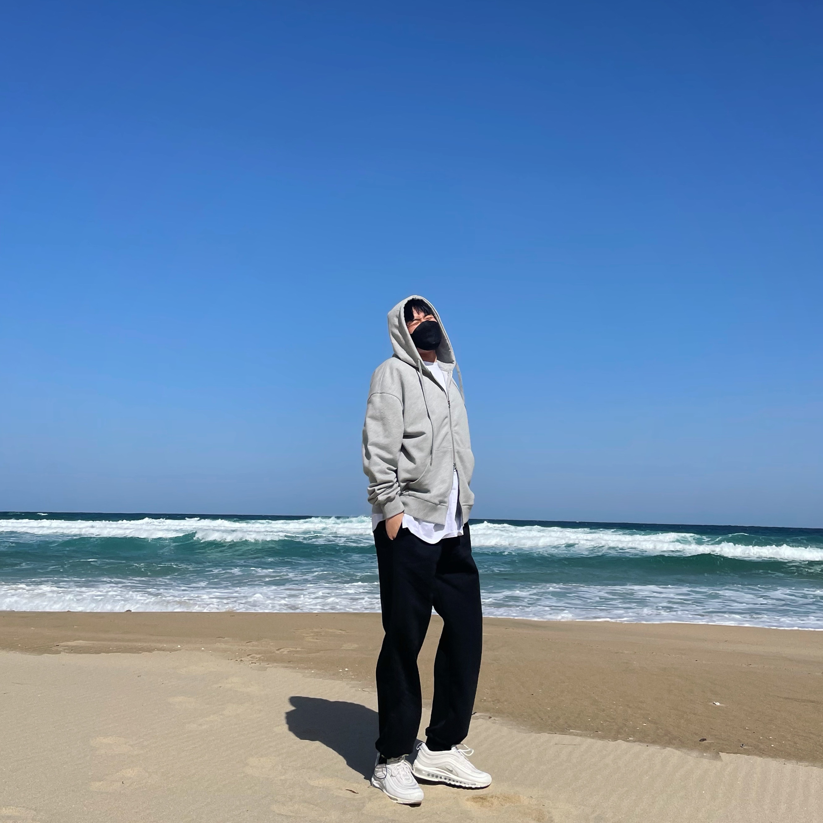 Nike Air Max 97 Triple White Wolf Grey 착용 스타일