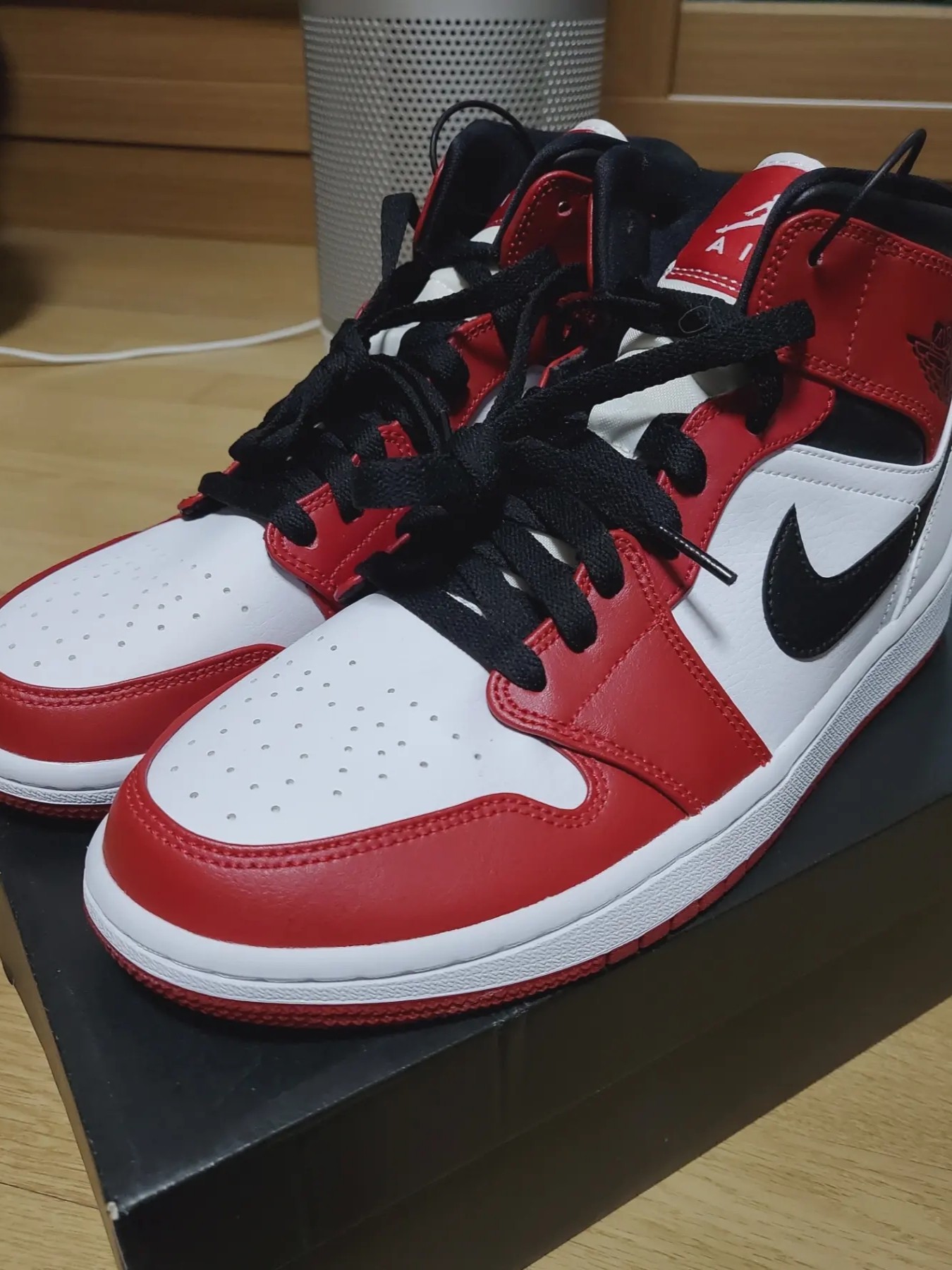 Jordan 1 Mid Chicago 2020 착용 스타일 - 2
