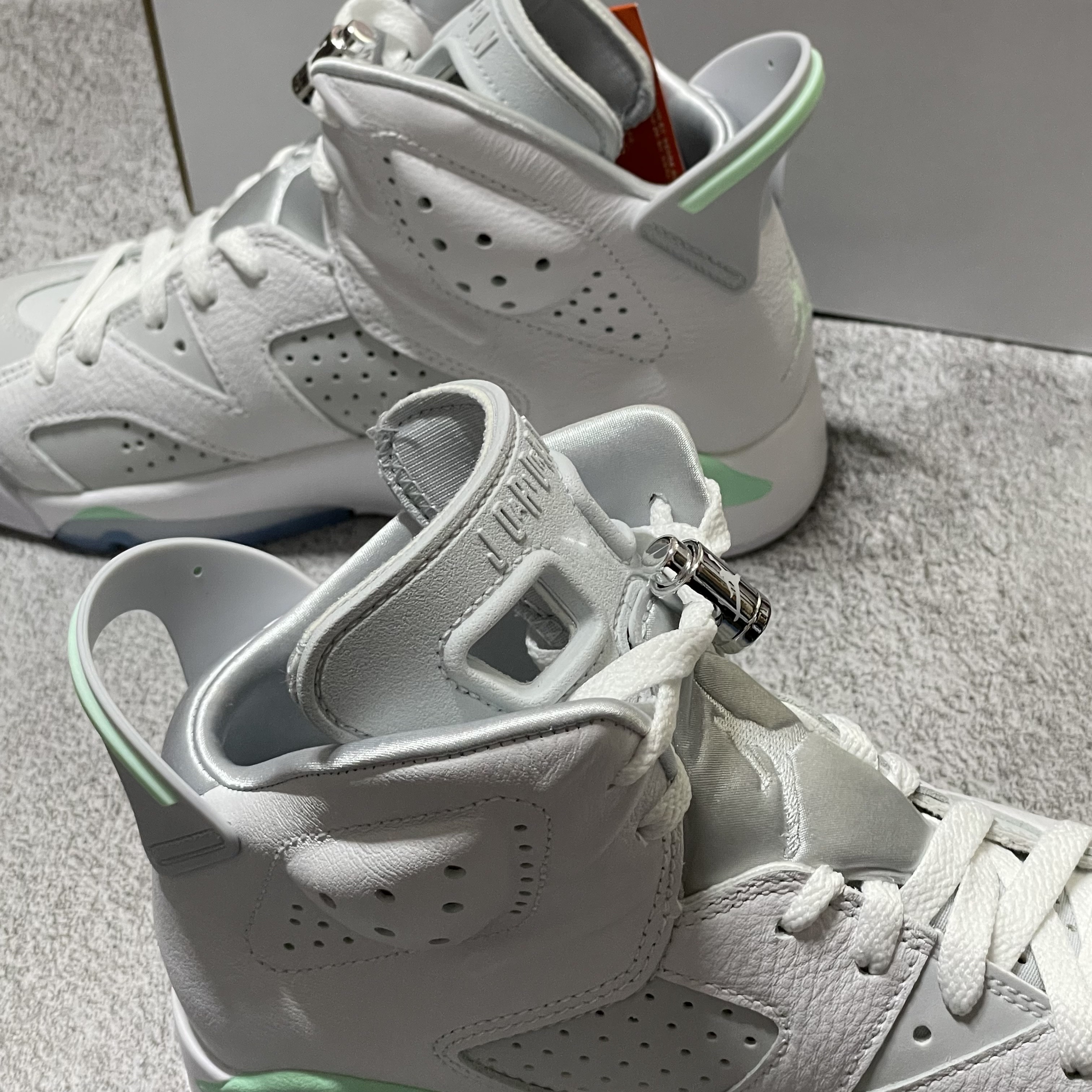 (W) Jordan 6 Retro Mint Foam 착용 스타일 - 1