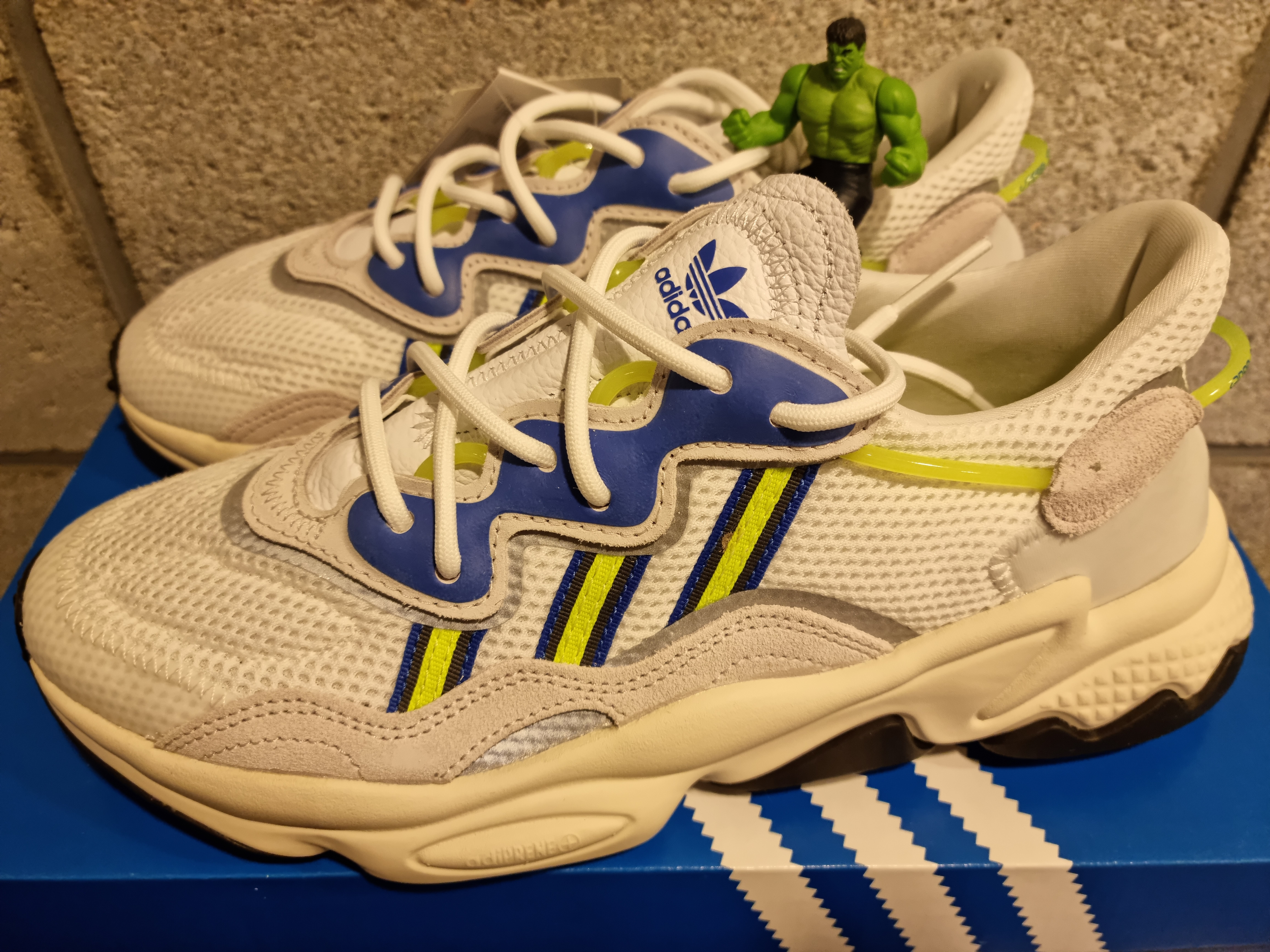 Adidas Ozweego Cloud White Solar Yellow 착용 스타일 - 1