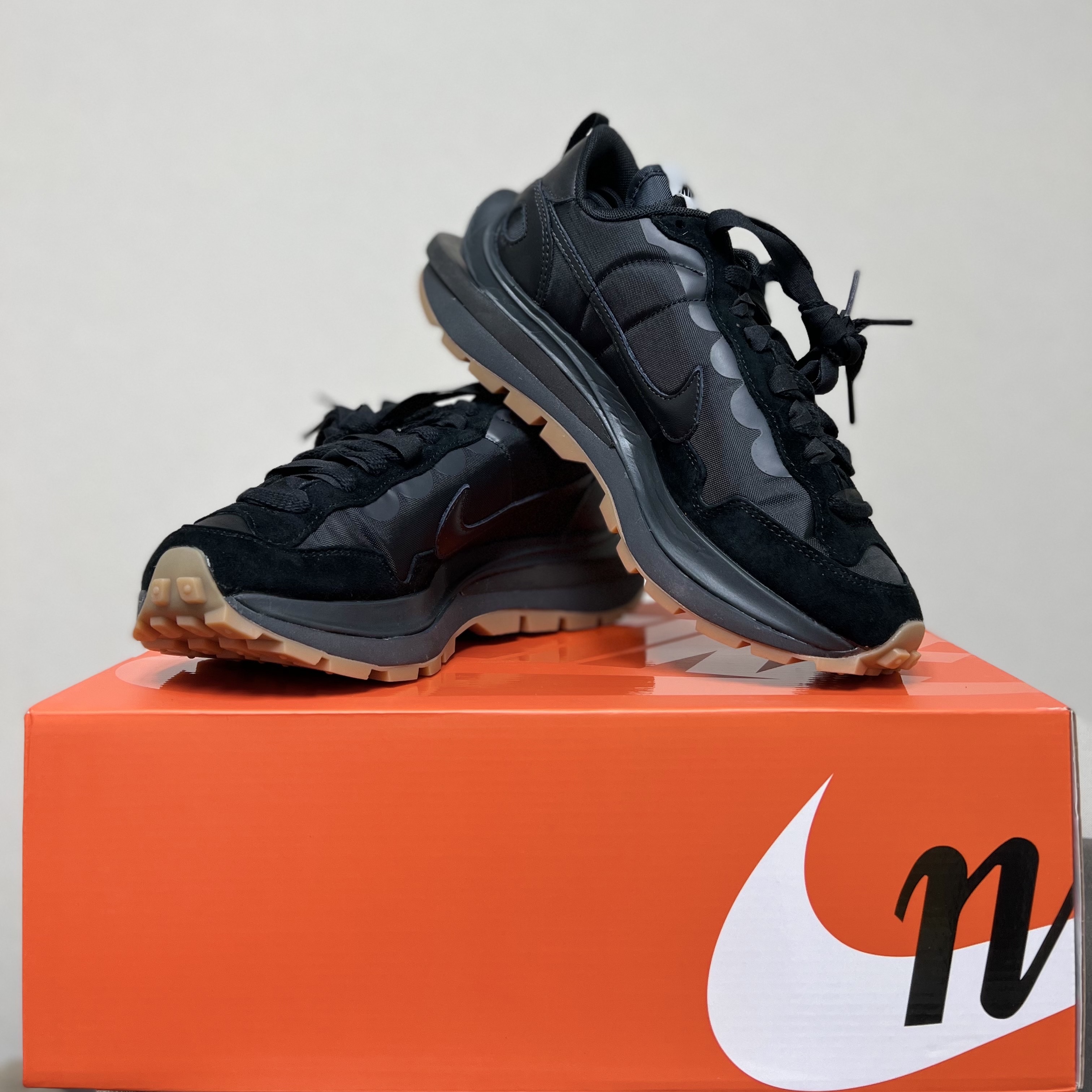 Nike x Sacai VaporWaffle Black and Gum 착용 스타일