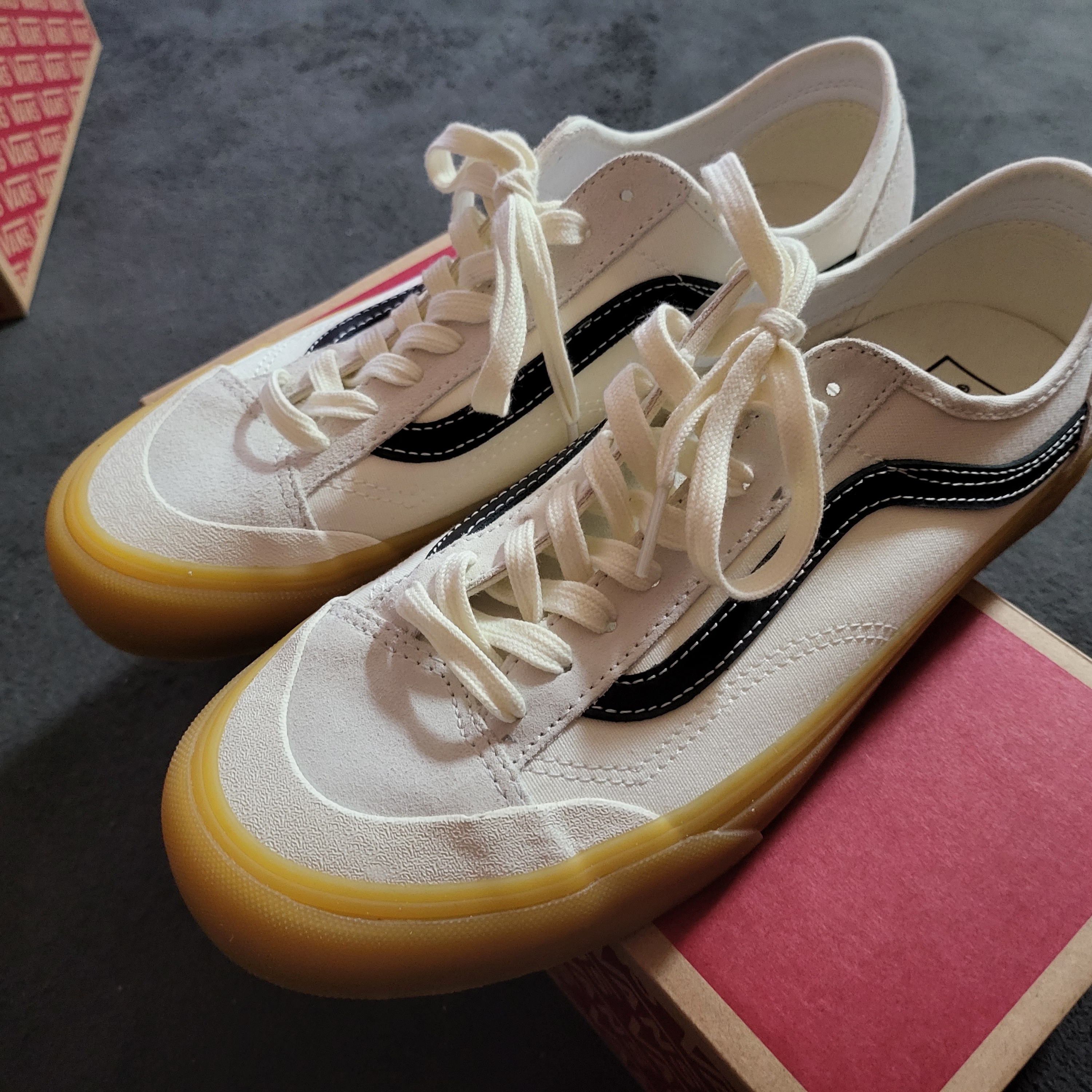 Vans Style 36 Decon SF Marshmallow White 착용 스타일 - 2