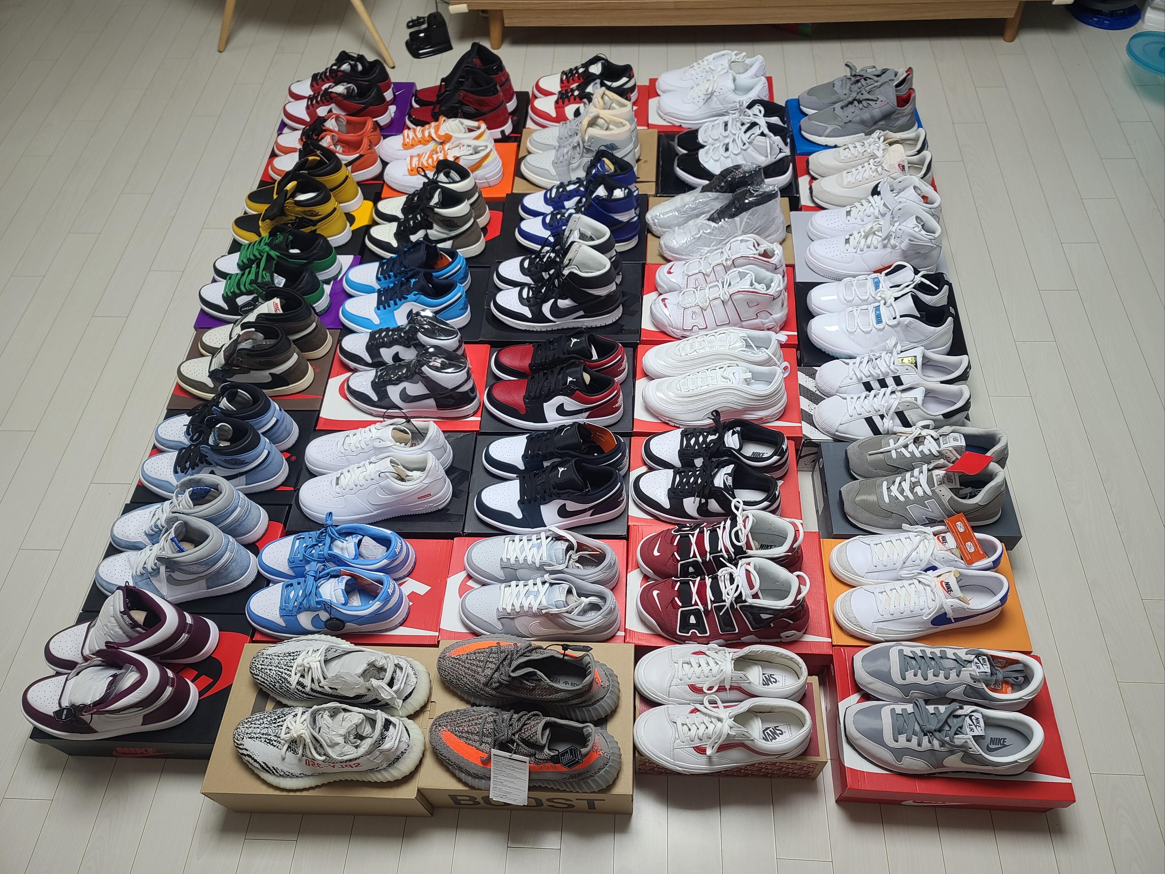 Jordan 1 Retro High OG Black Mocha, Jordan 1 x Travis Scott Retro High OG SP Mocha 착용 스타일 - 2