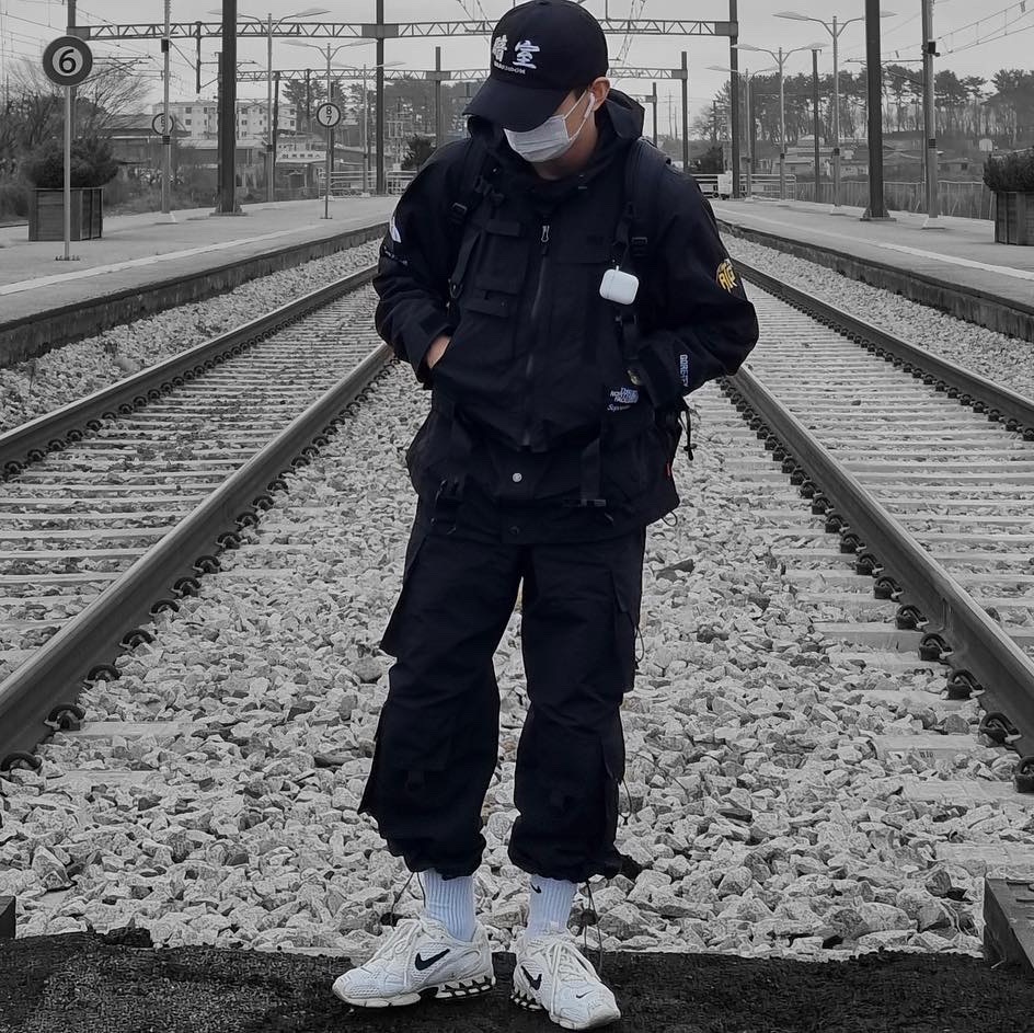 Darkr8m Studio White Logo Cap, Supreme x The North Face RTG Jacket + Vest Black - 20SS 착용 스타일