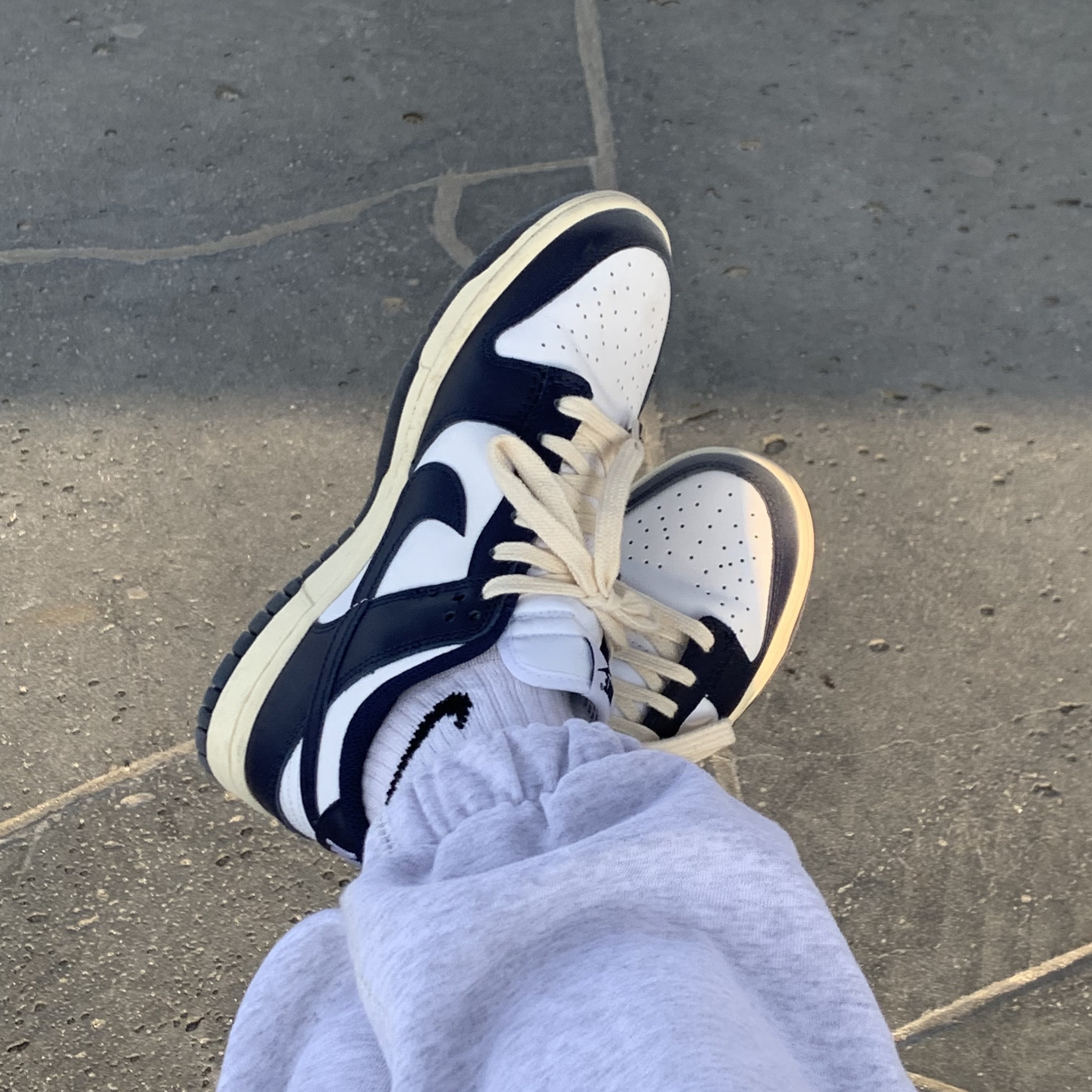 (W) Nike Dunk Low Vintage Midnight Navy 착용 스타일