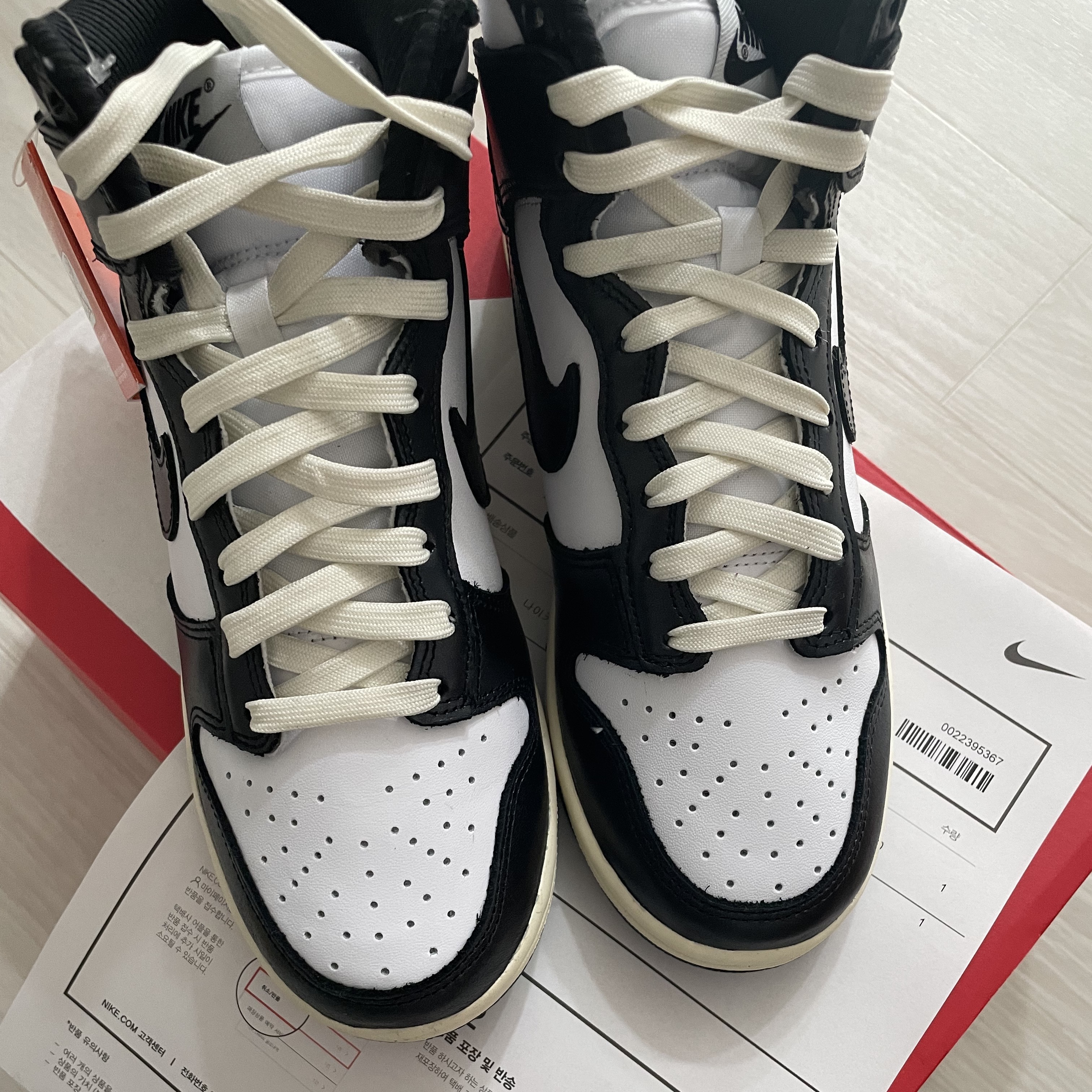 (W) Nike Dunk High Vintage Black 착용 스타일 - 2