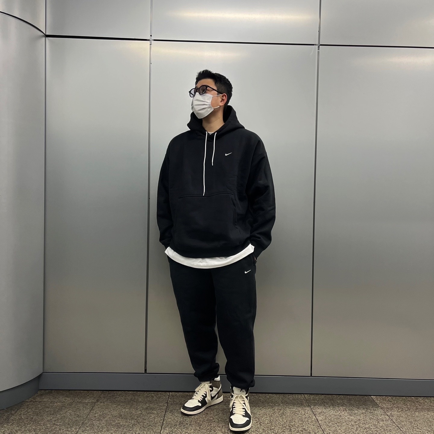 Jordan 1 Retro High OG Black Mocha, Nike NRG Solo Swoosh Fleece Pants Black - US/EU 착용 스타일