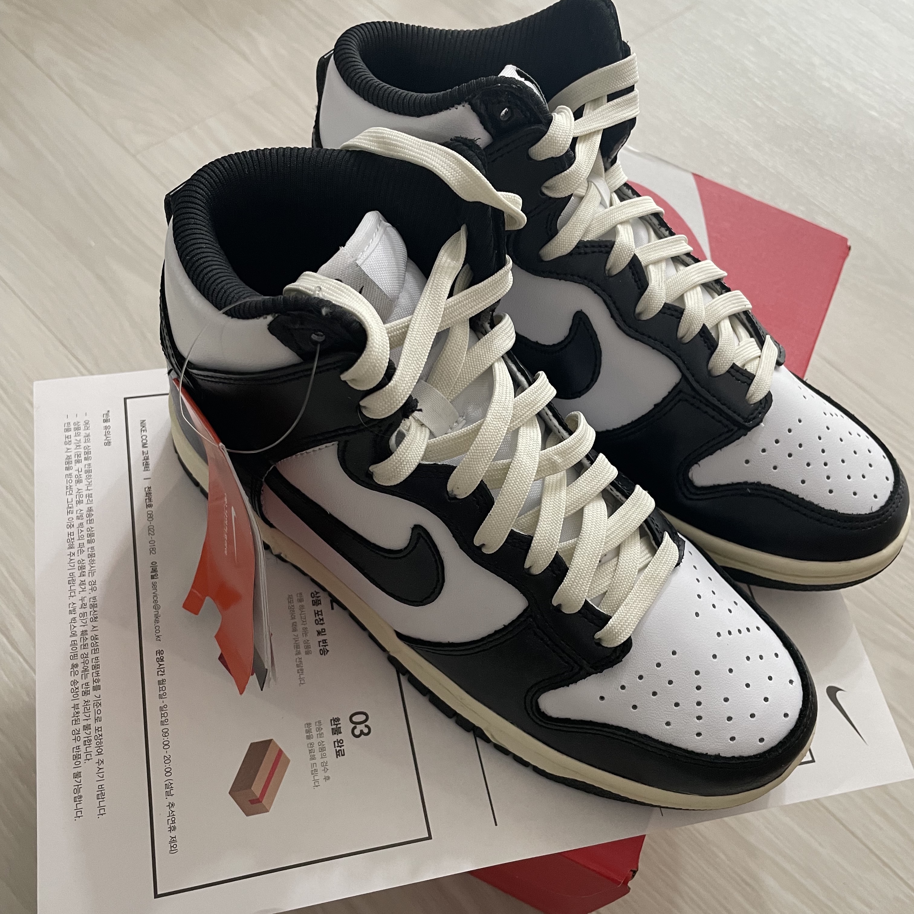 (W) Nike Dunk High Vintage Black 착용 스타일 - 3