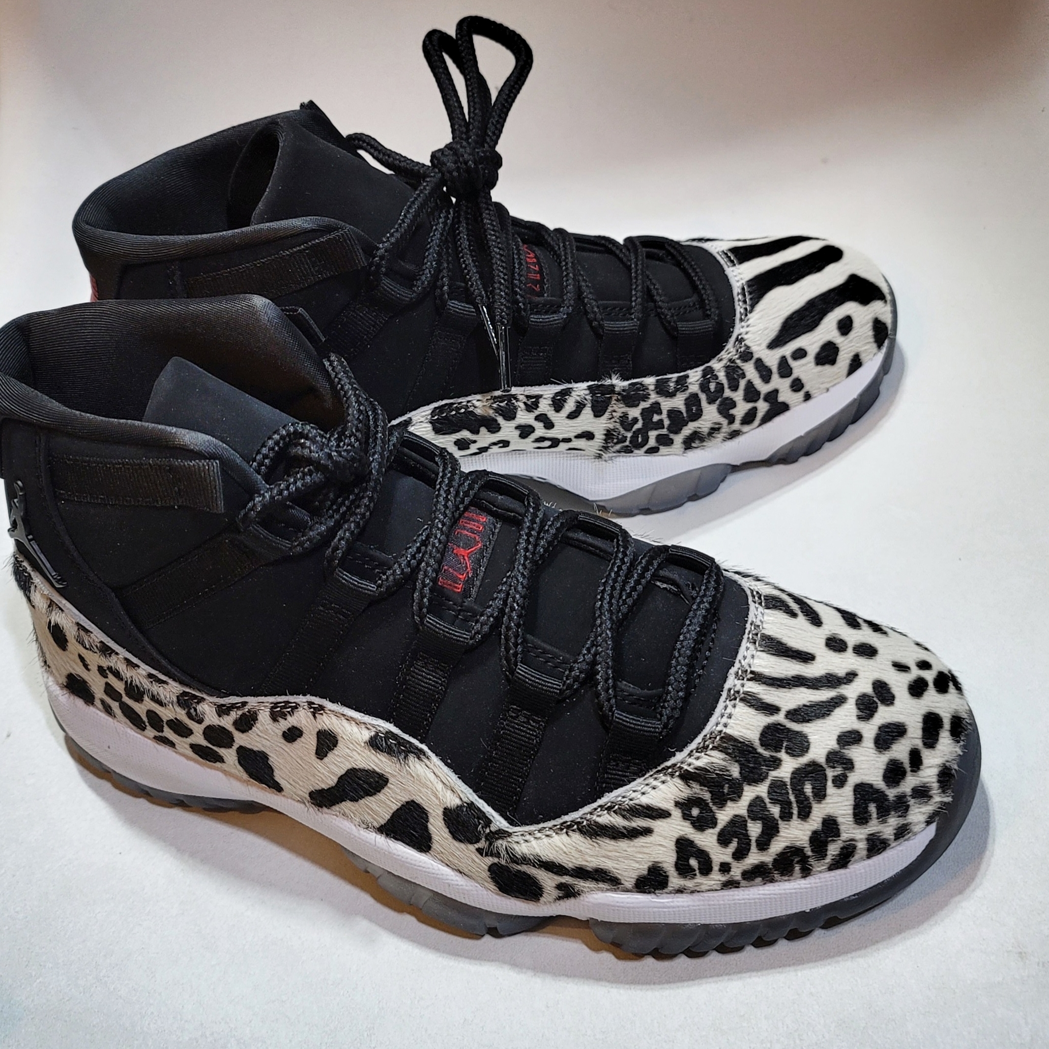 (W) Jordan 11 Retro Animal Instinct Black White 착용 스타일