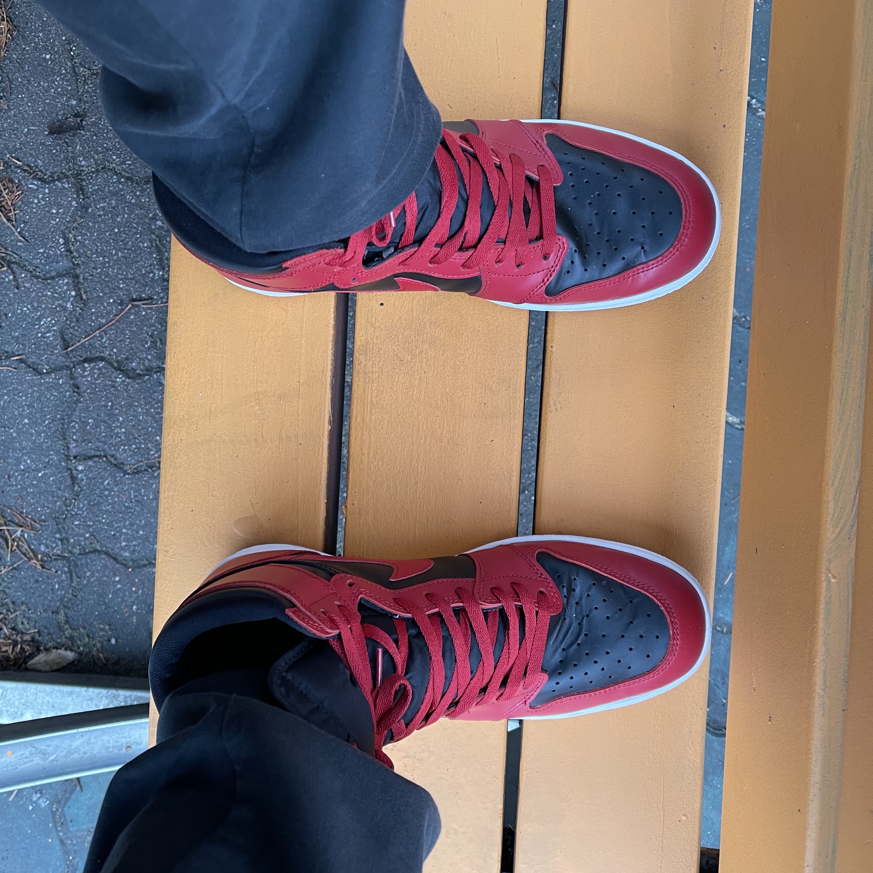 Jordan 1 High 85 Varsity Red 착용 스타일 - 3
