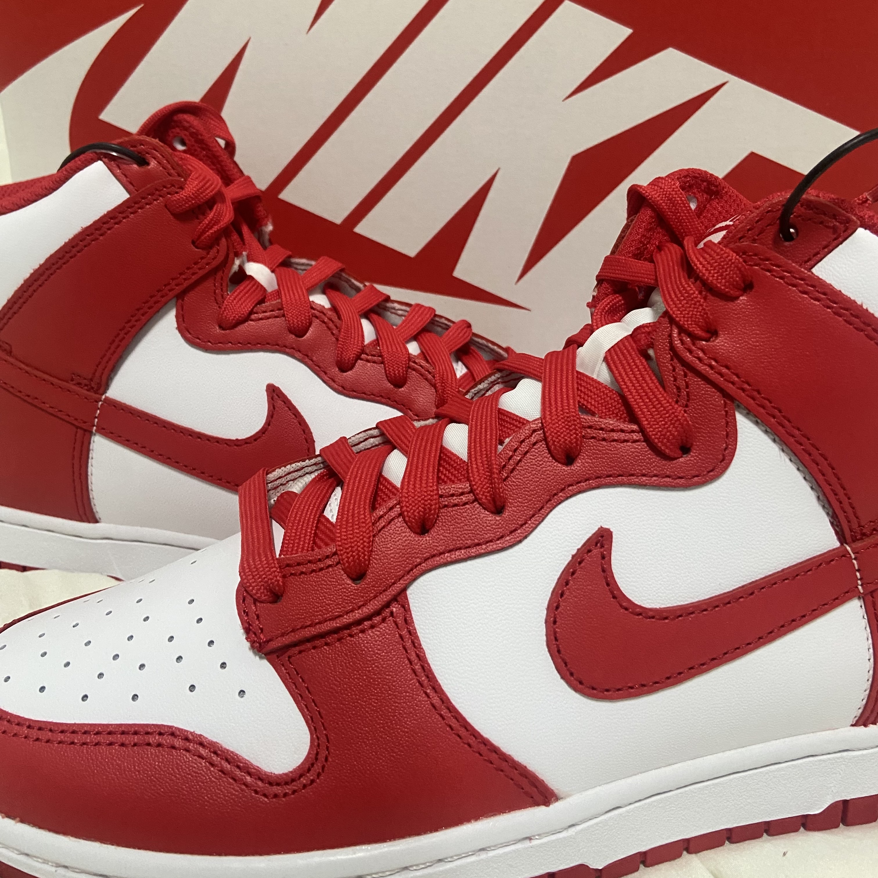 Nike Dunk High Retro Championship White and Red 착용 스타일