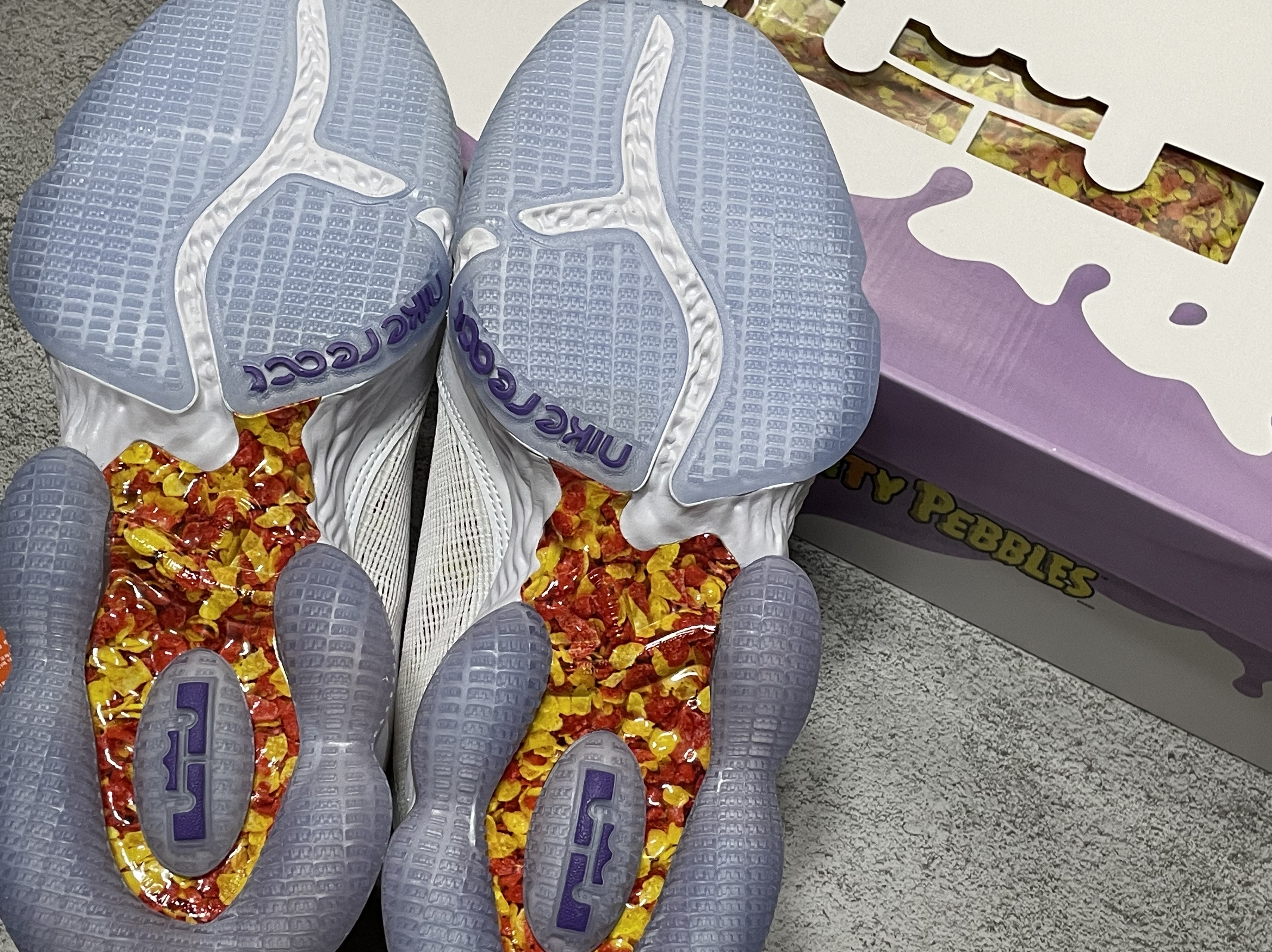 Nike LeBron XIX Low Magic Fruity Pebbles 착용 스타일 - 3