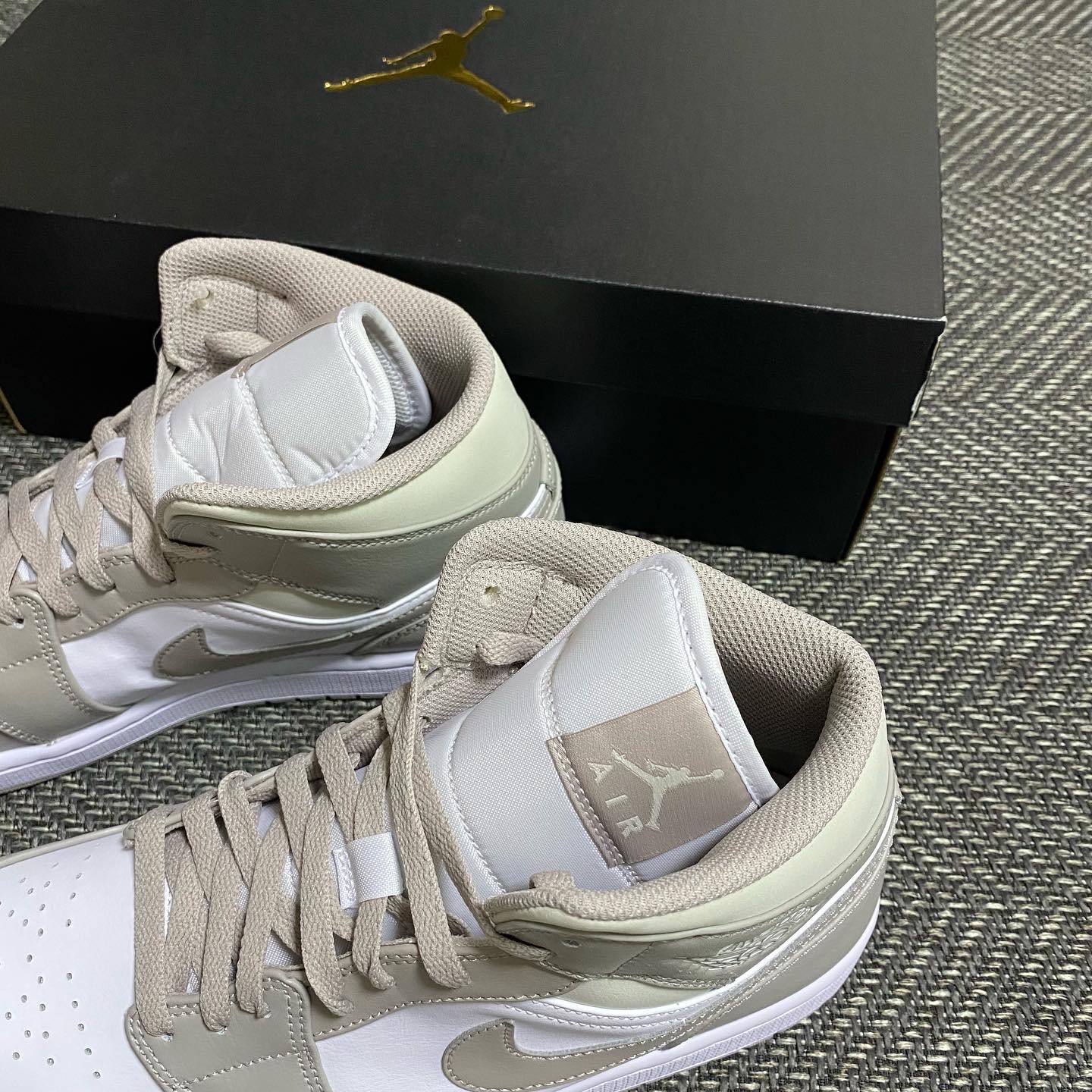 Jordan 1 Mid College Grey 착용 스타일 - 2