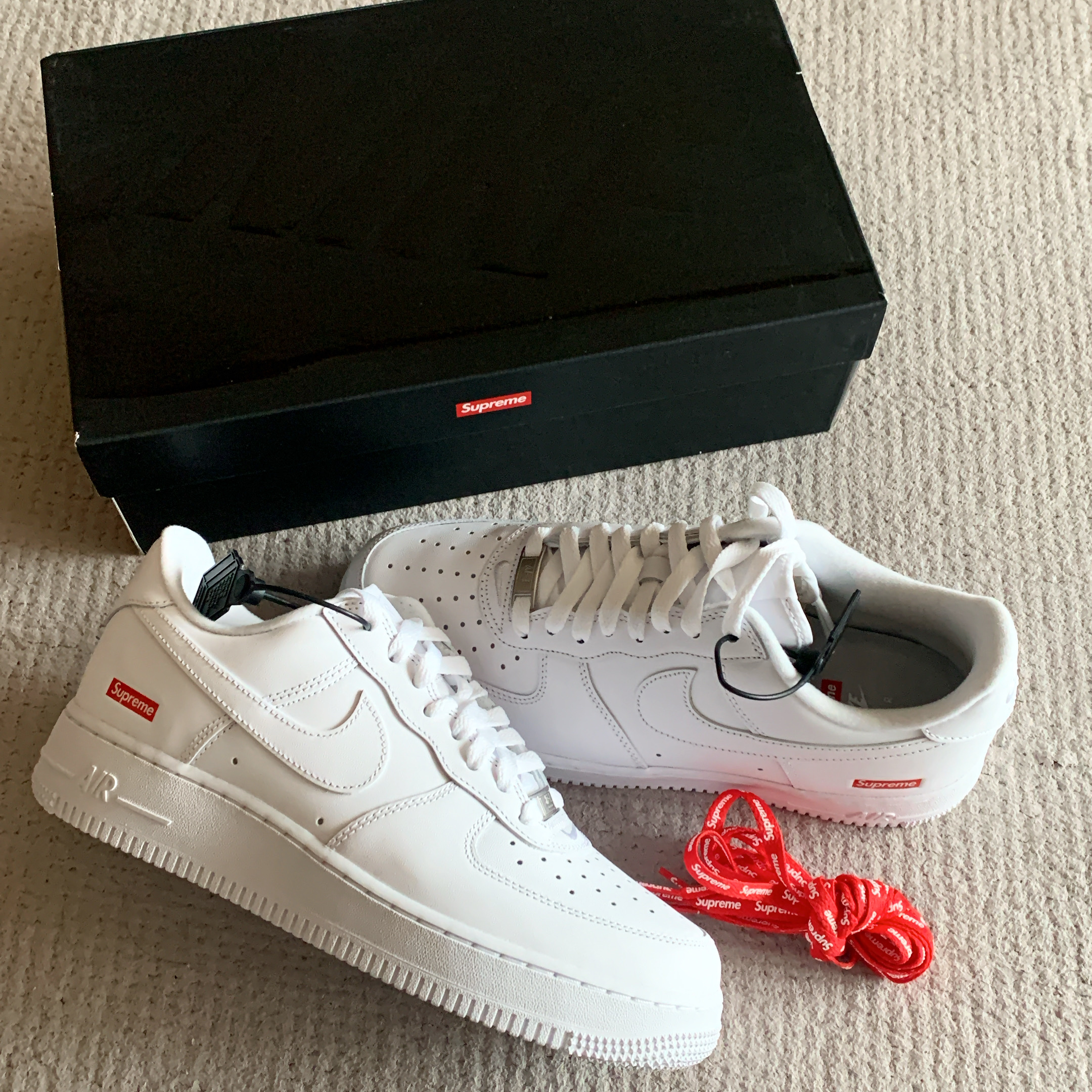 Nike x Supreme Air Force 1 Low White 착용 스타일