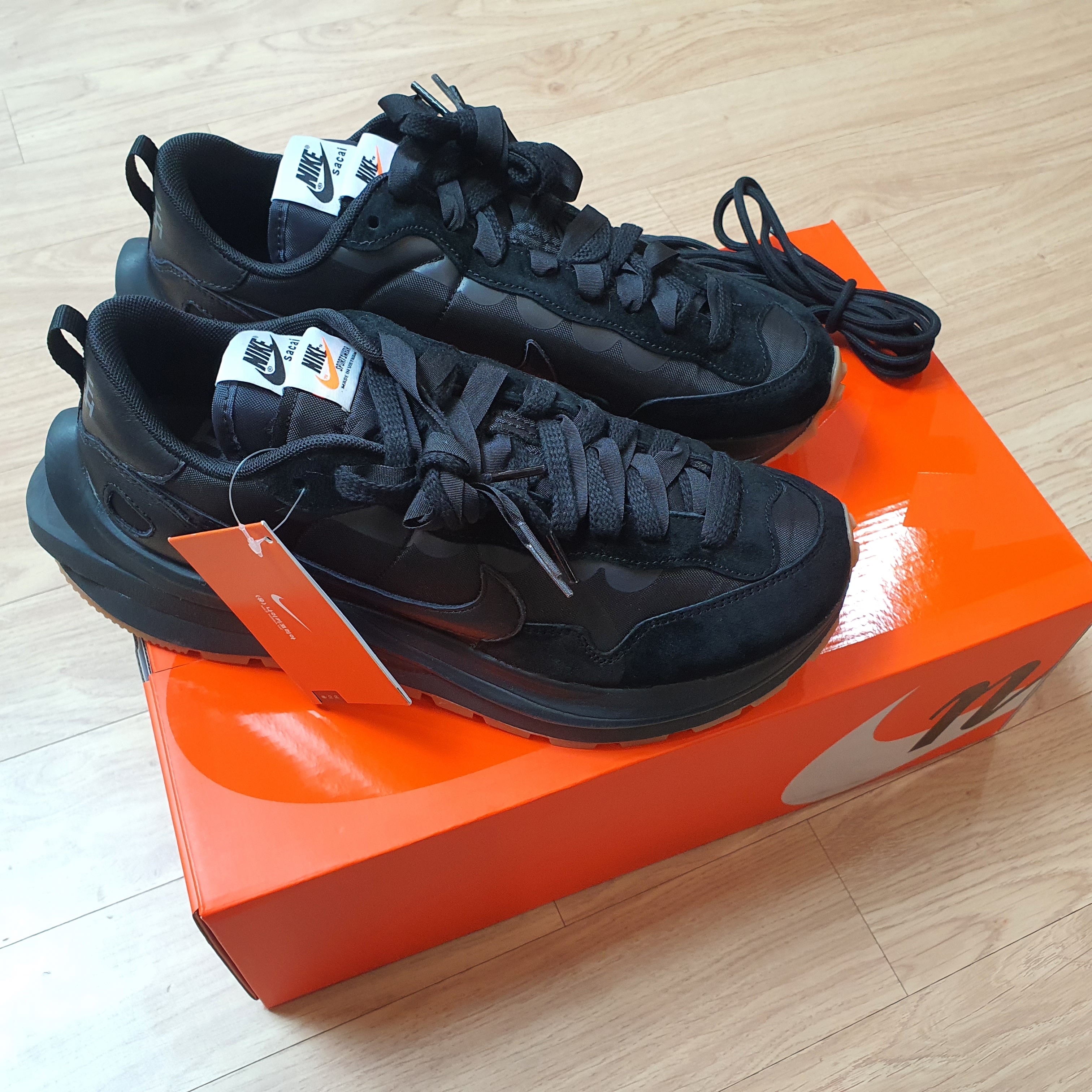 Nike x Sacai VaporWaffle Black and Gum 착용 스타일