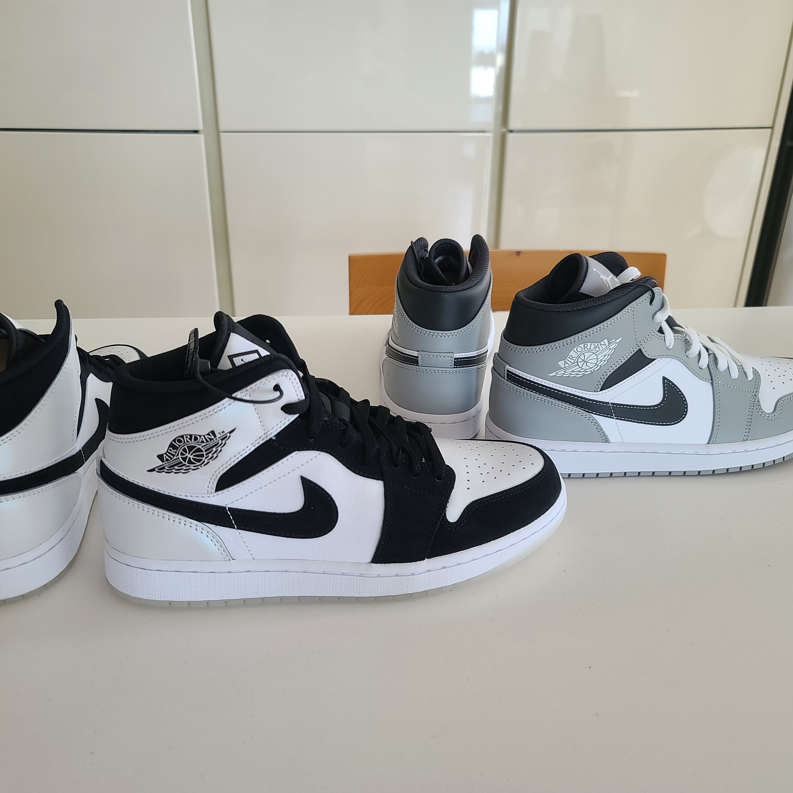 Jordan 1 Mid Light Smoke Grey Anthracite, Jordan 1 Mid SE Diamond 착용 스타일 - 1