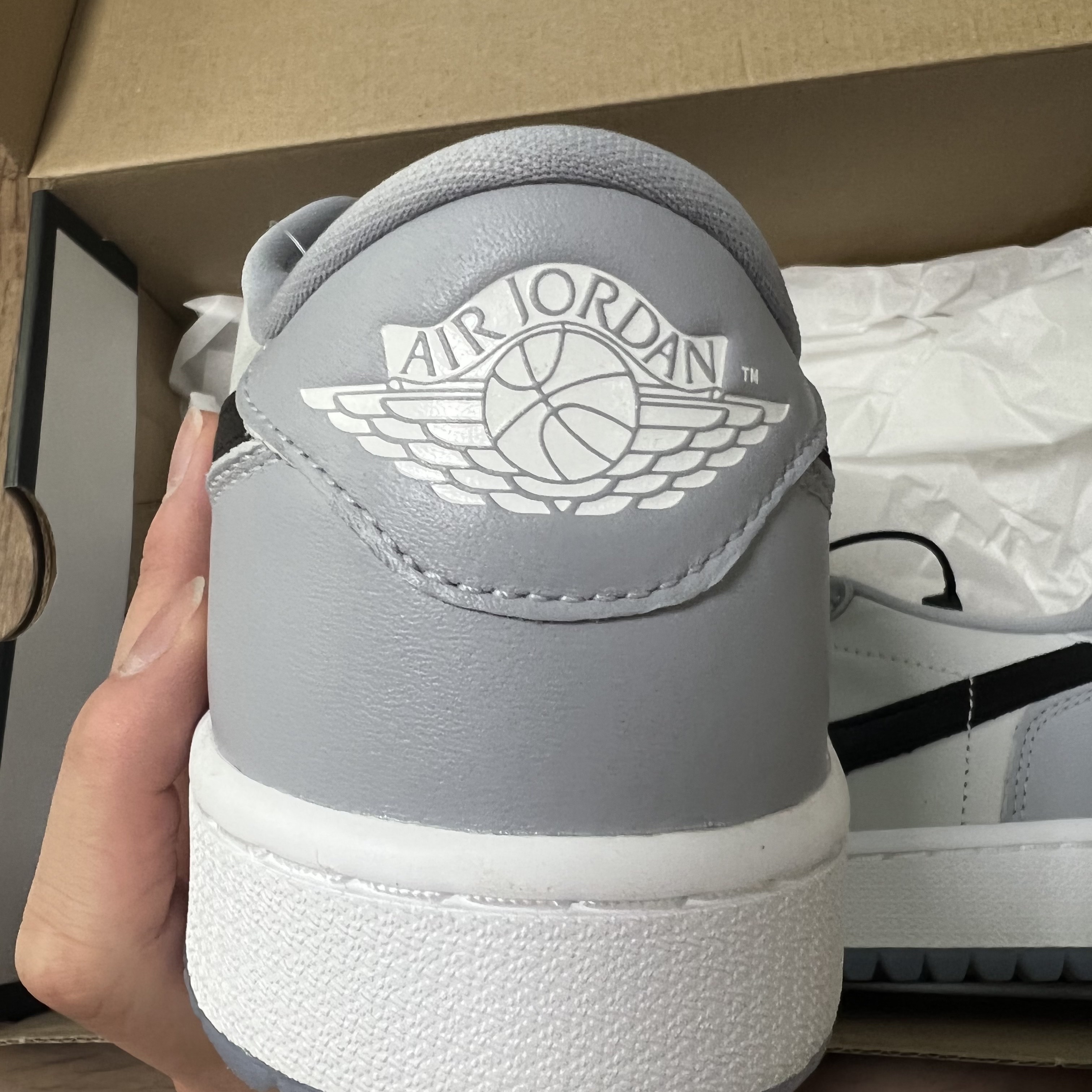 Jordan 1 Low Golf Wolf Grey 착용 스타일 - 2