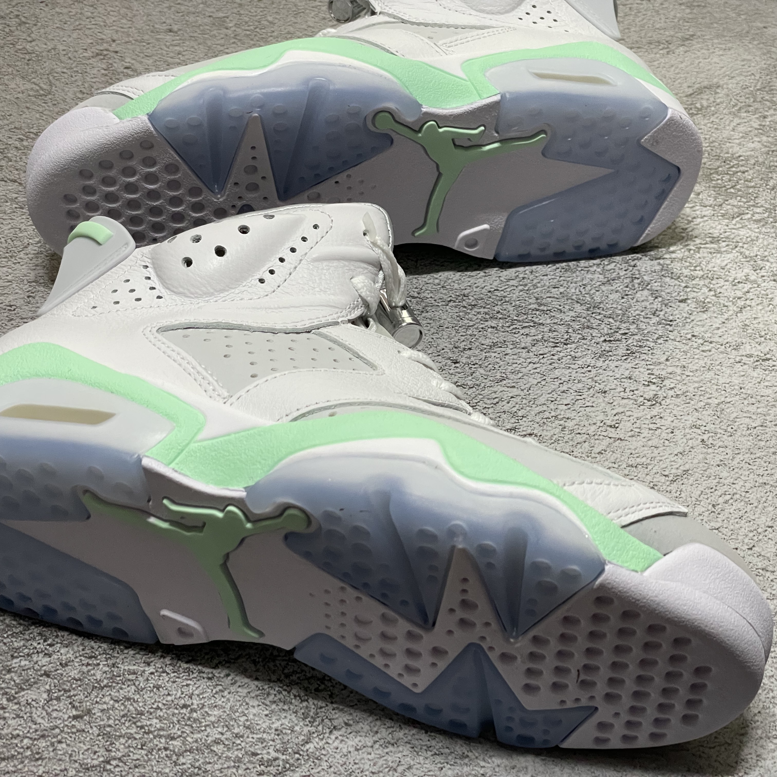 (W) Jordan 6 Retro Mint Foam 착용 스타일 - 4