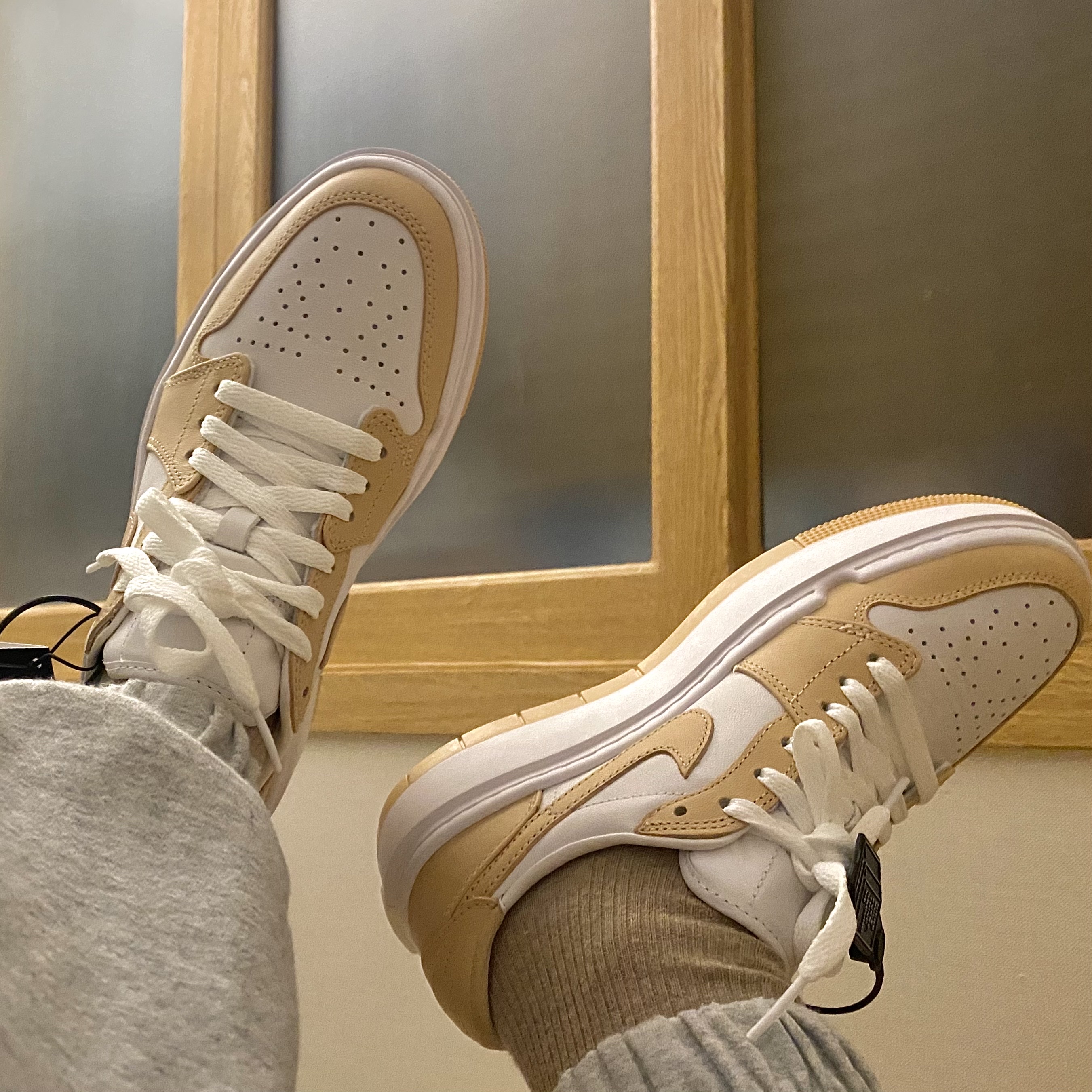 (W) Jordan 1 Elevate Low White Onyx 착용 스타일 - 2