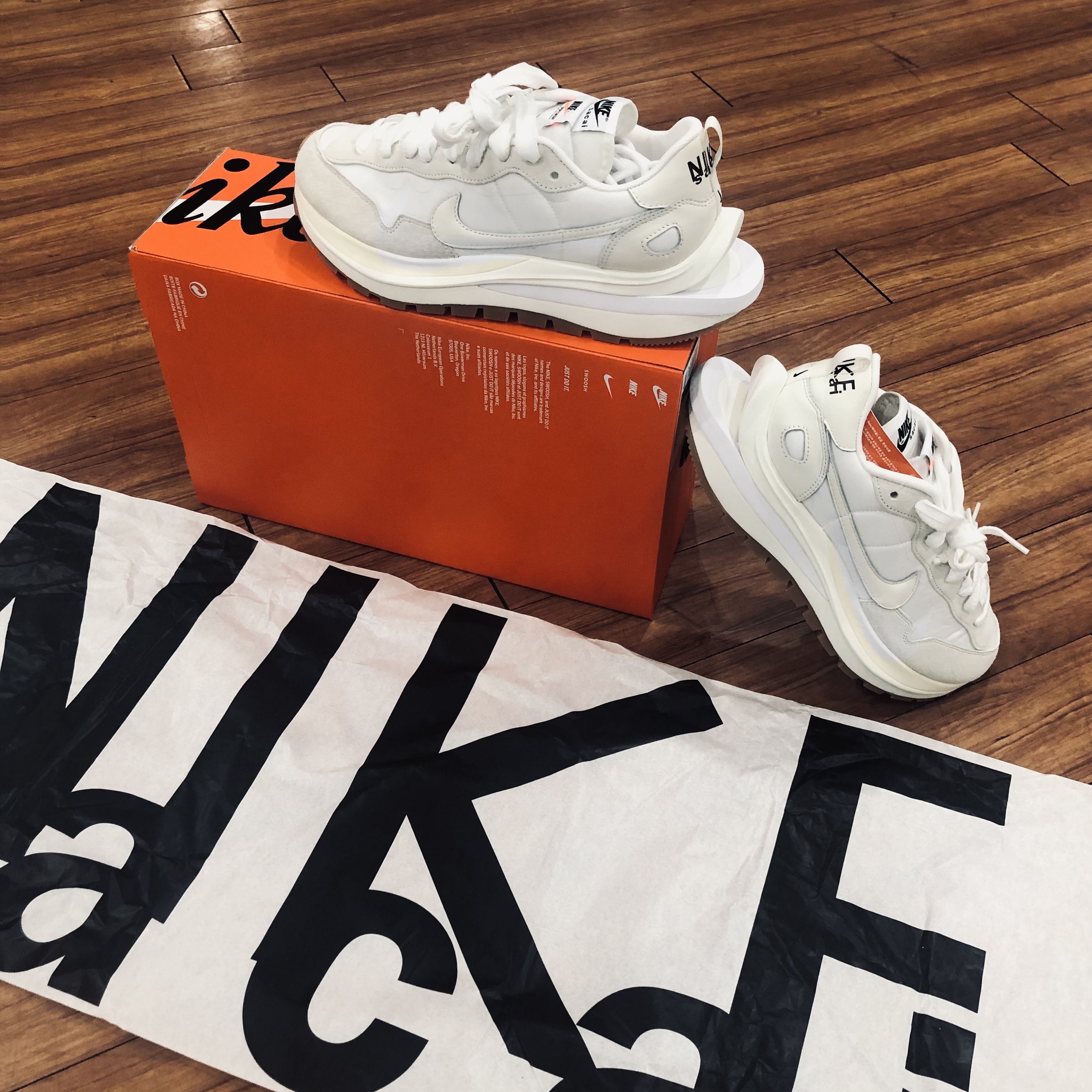 Nike x Sacai VaporWaffle White and Gum 착용 스타일 - 2