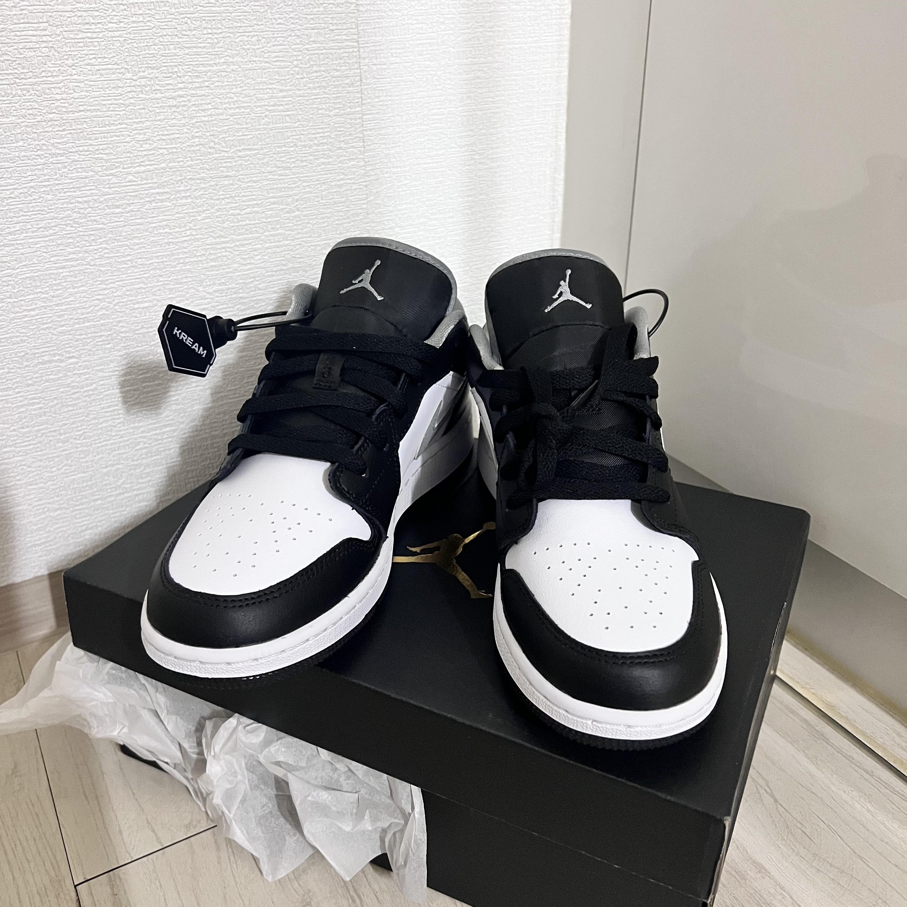(GS) Jordan 1 Low Black Particle Grey 착용 스타일 - 1