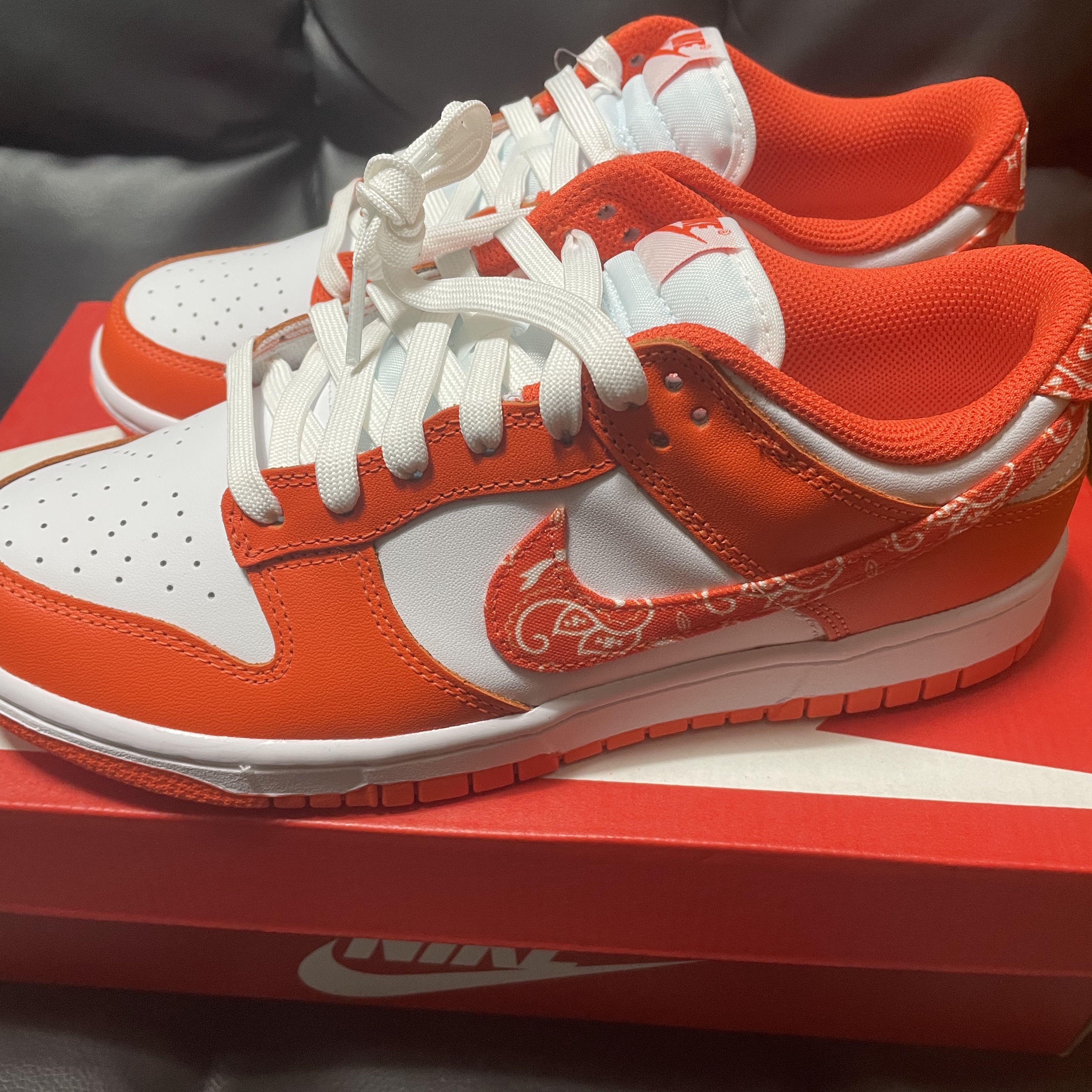 (W) Nike Dunk Low Essential Orange Paisley 착용 스타일