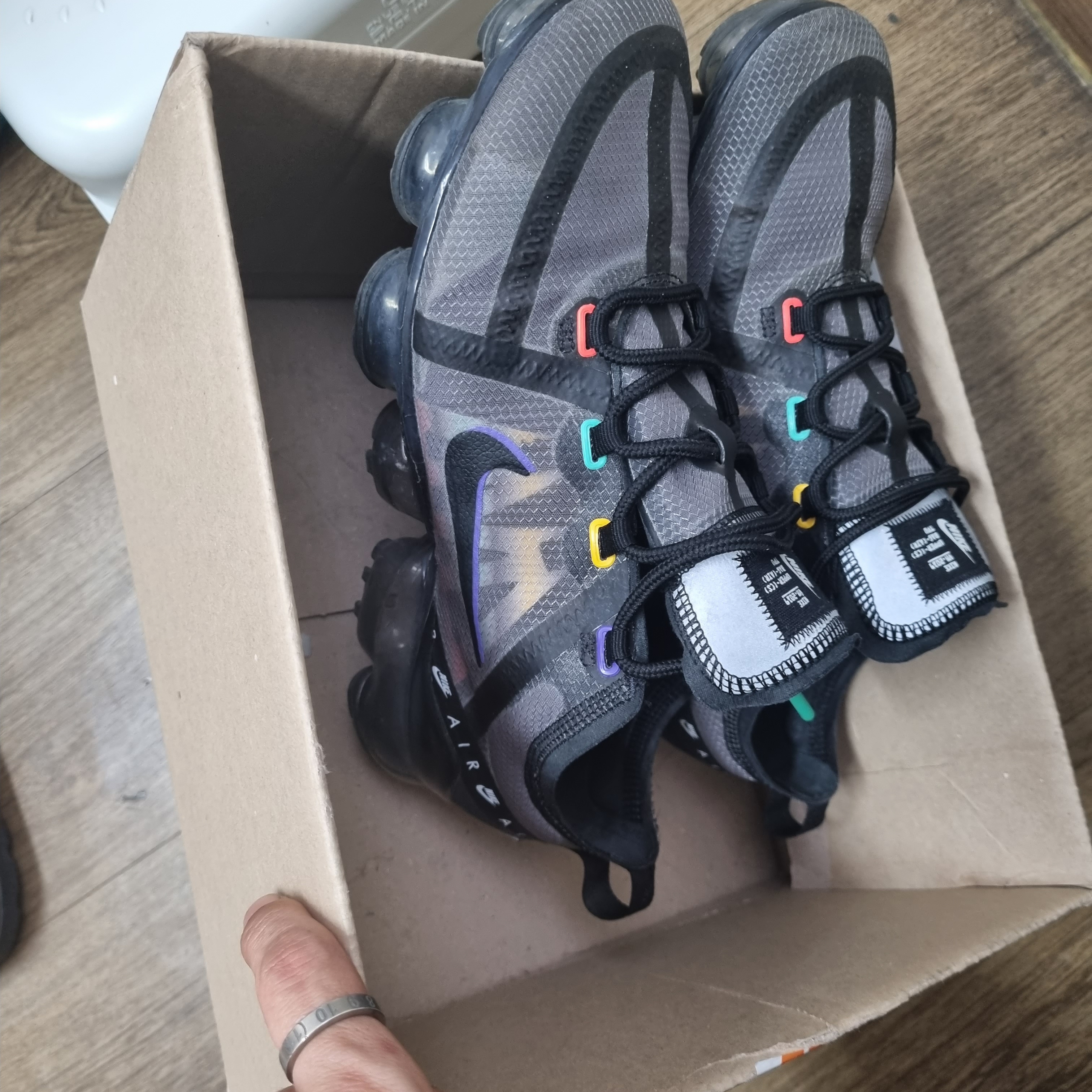 Nike Air VaporMax 2019 SE Black Multi, Nike Air Max Terrascape Plus Pearl White and Dark Beetroot 착용 스타일 - 4