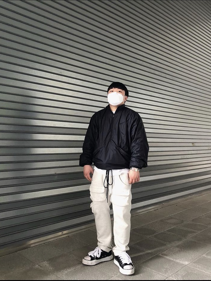 Nike x Fear of God NRG Ti LS Half Zip Jacket Black, Maison Mihara Yasuhiro Peterson OG Sole Canvas Low Sneakers Black 착용 스타일