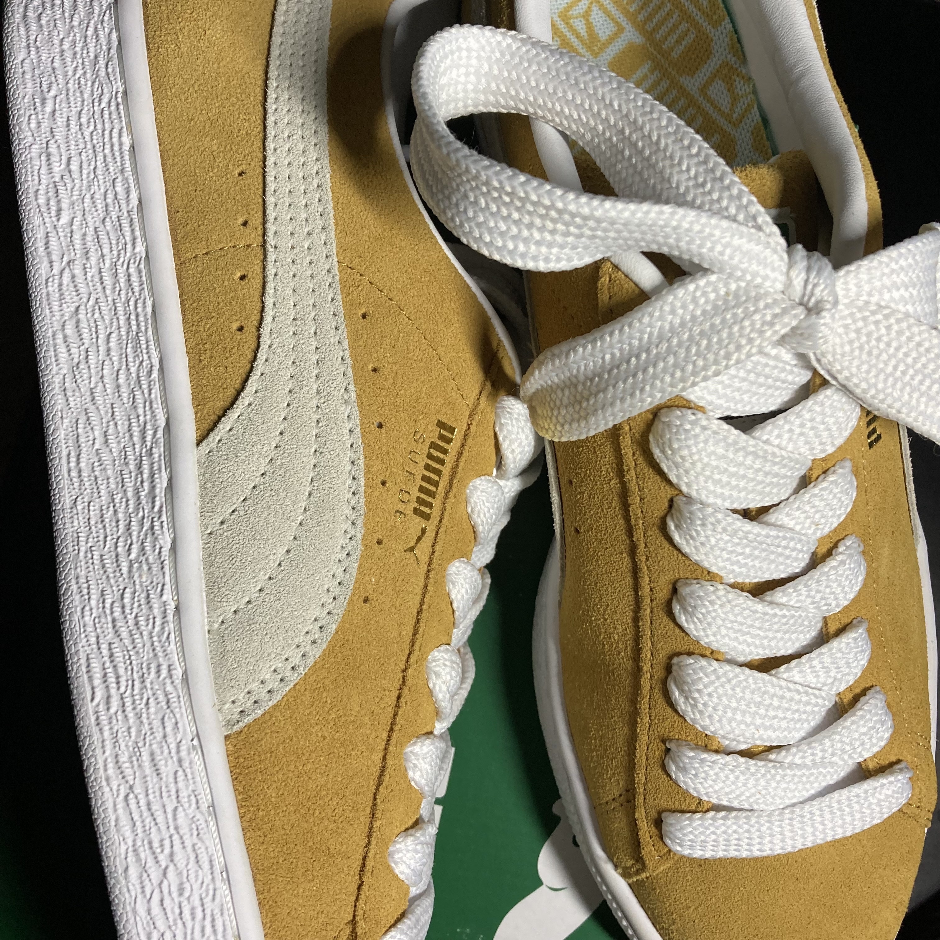 Puma Suede Classic XXI Mustard White 착용 스타일 - 3