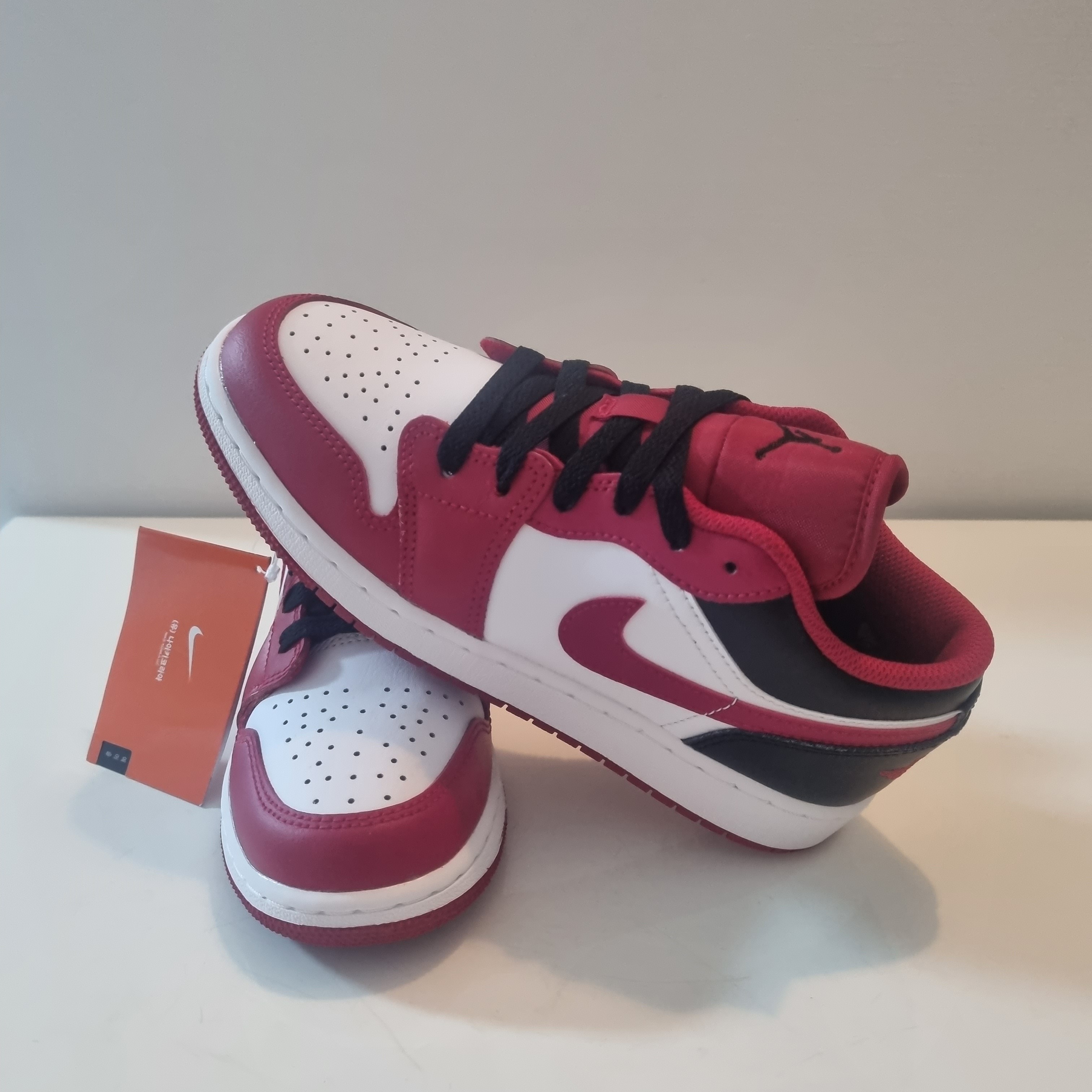 (GS) Jordan 1 Low White Gym Red Black 착용 스타일