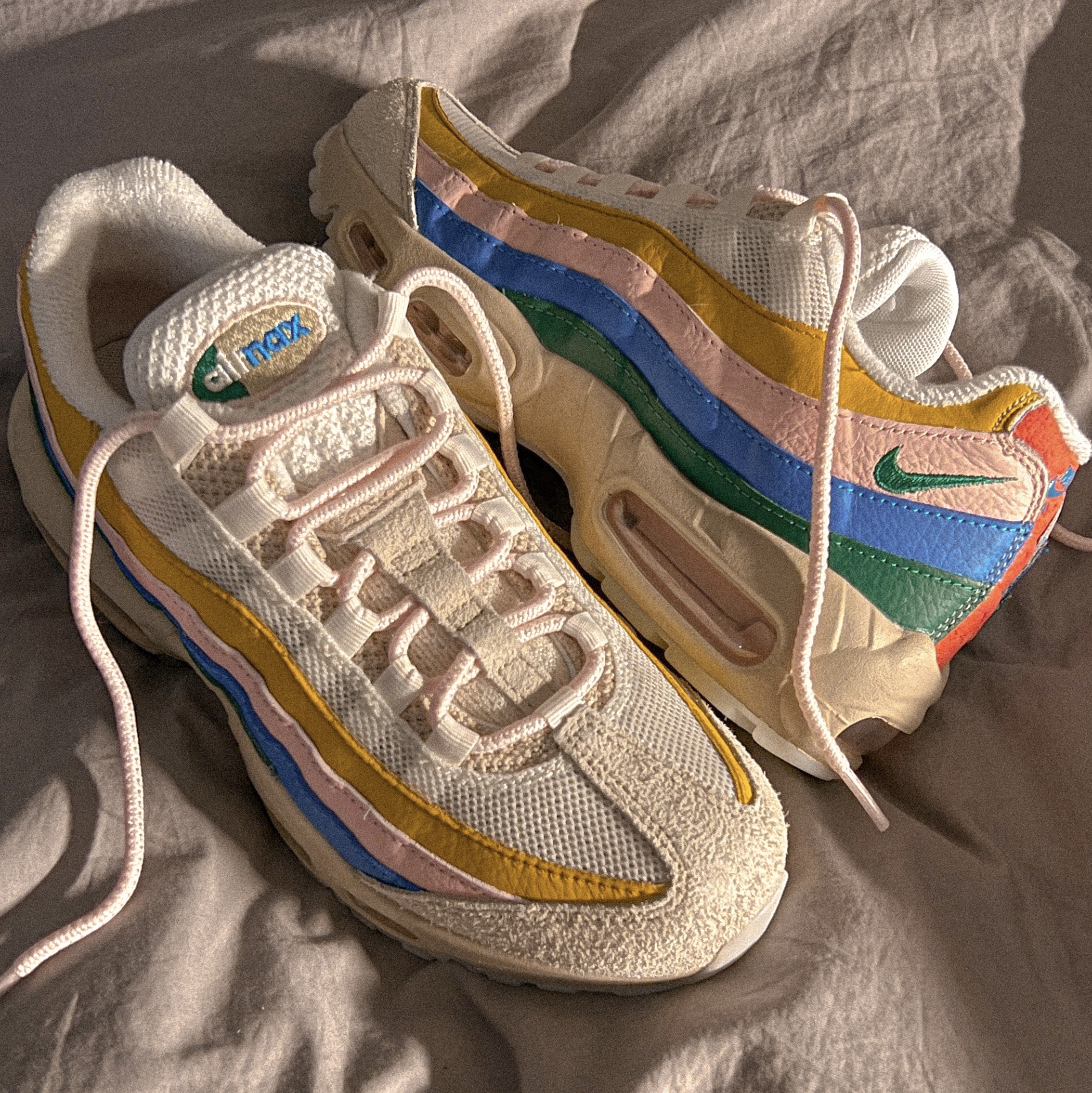 (W) Nike Air Max 95 Rise and Unity 착용 스타일